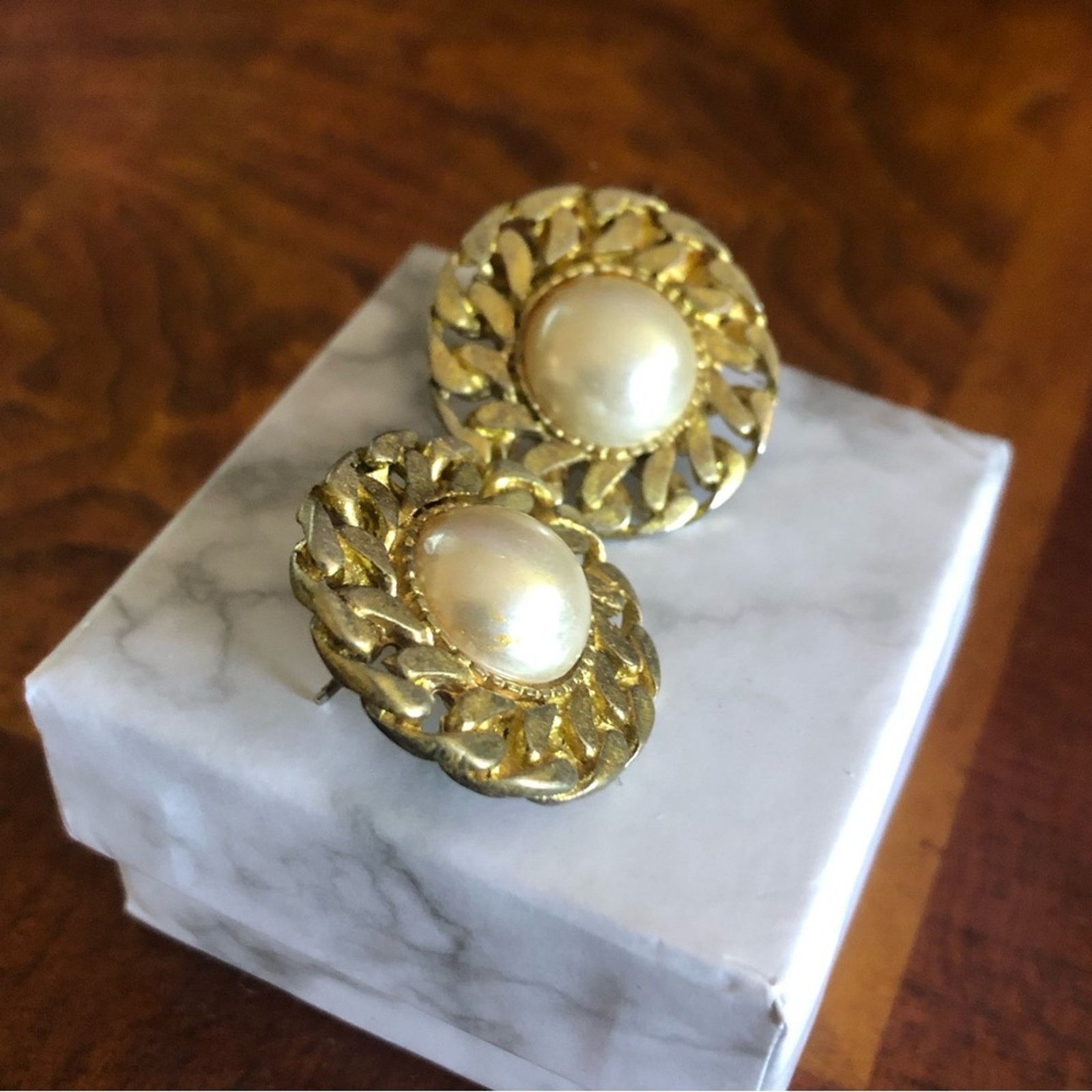 Vintage Vintage 70s gold plated chain wrapped faux pearl earring Size ONE SIZE - 2 Thumbnail