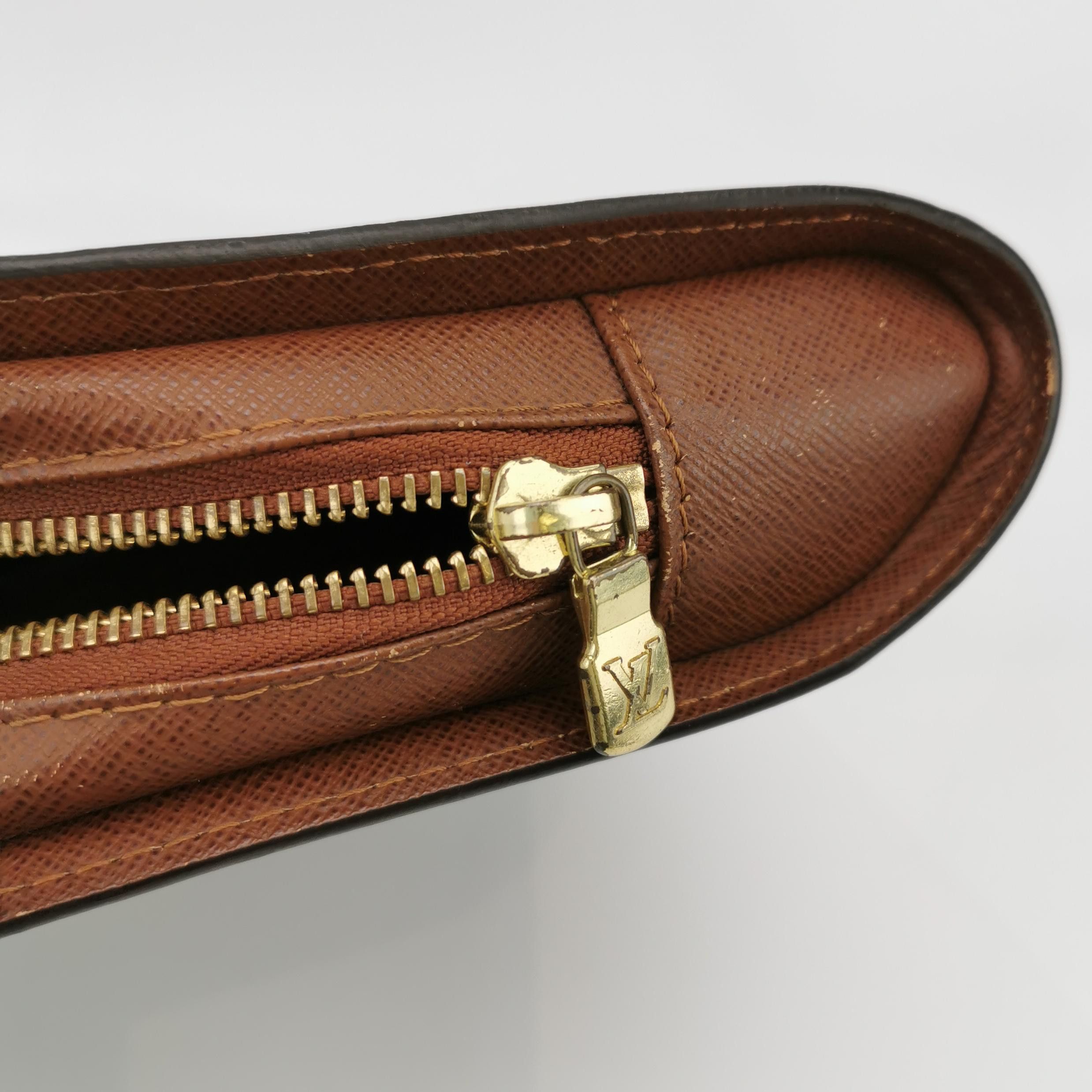 Louis Vuitton Louis Vuitton (LV) Cowhide Monogram Print Zipper Clutch -y2 Size ONE SIZE - 4 Thumbnail