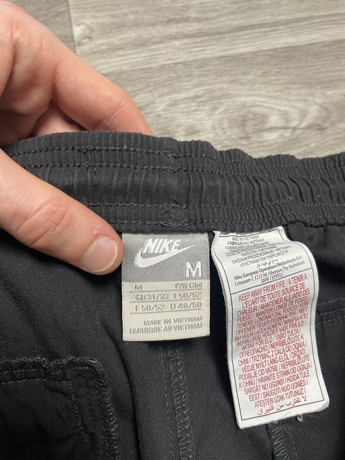 Nike Vintage Nike Black Cargo Parachute Pants Y2K Streetwear Size US 32 / EU 48 - 13 Thumbnail