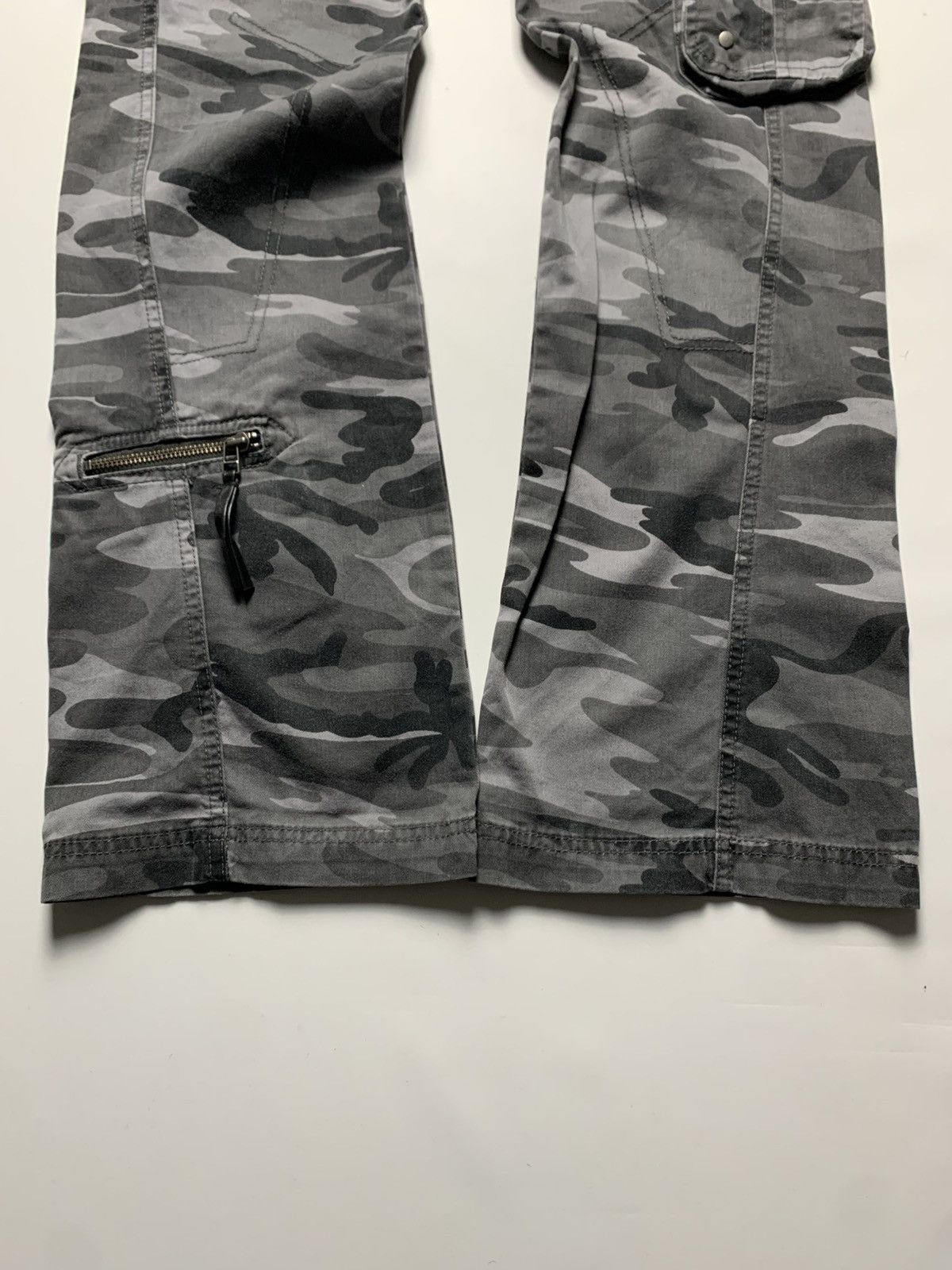 If Six Was Nine × Le Grande Bleu (L.G.B.) × Vintage VINTAGE CAMO PRINTED FLARED MULTI-POCKET PANTS Size 26" / US 2 / IT 38 - 5 Thumbnail