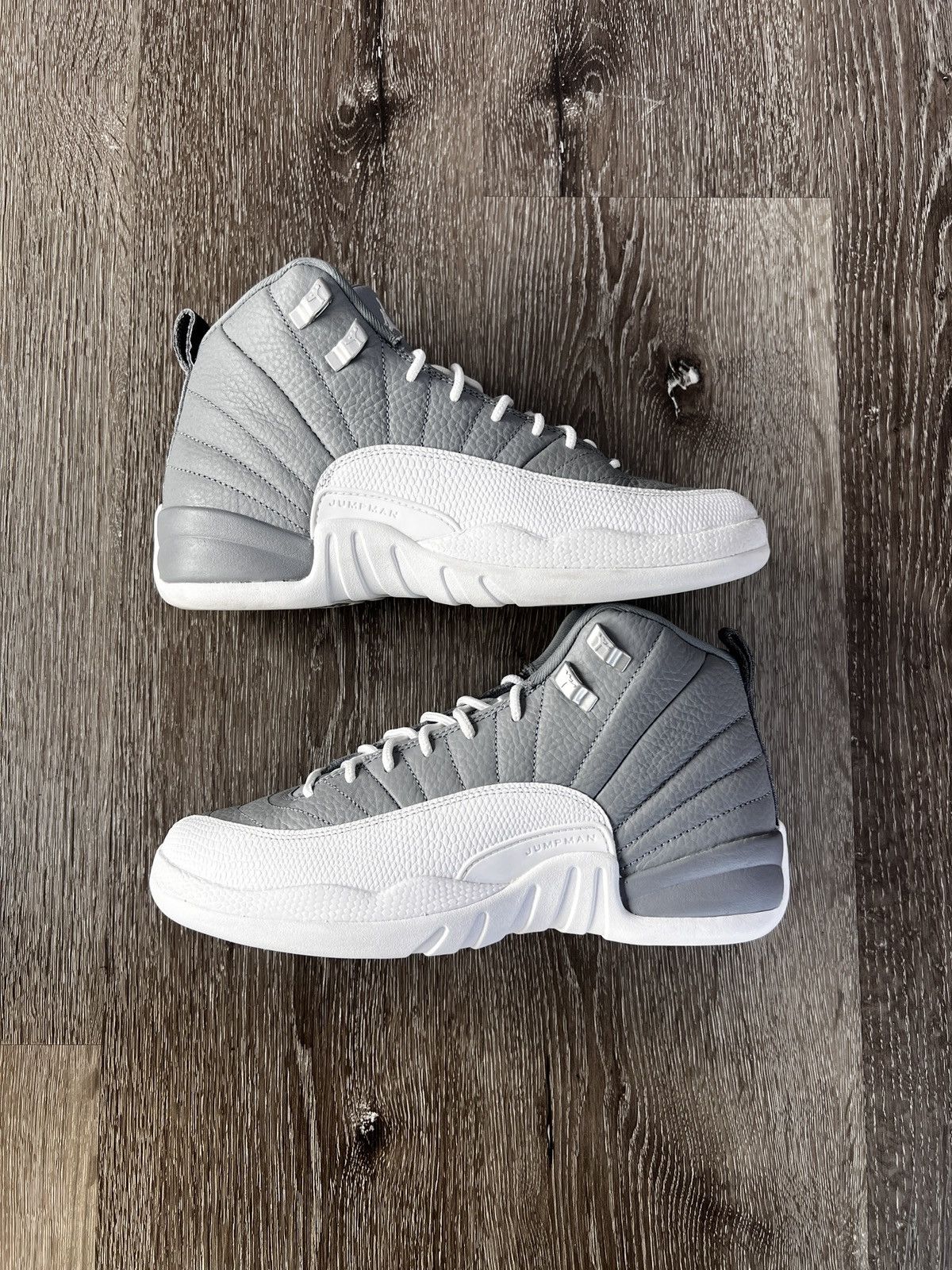 Jordan Brand Air Jordan 12 Retro “Stealth” (GS) **PRE-OWNED** Size US 7 / EU 40 - 1 Thumbnail