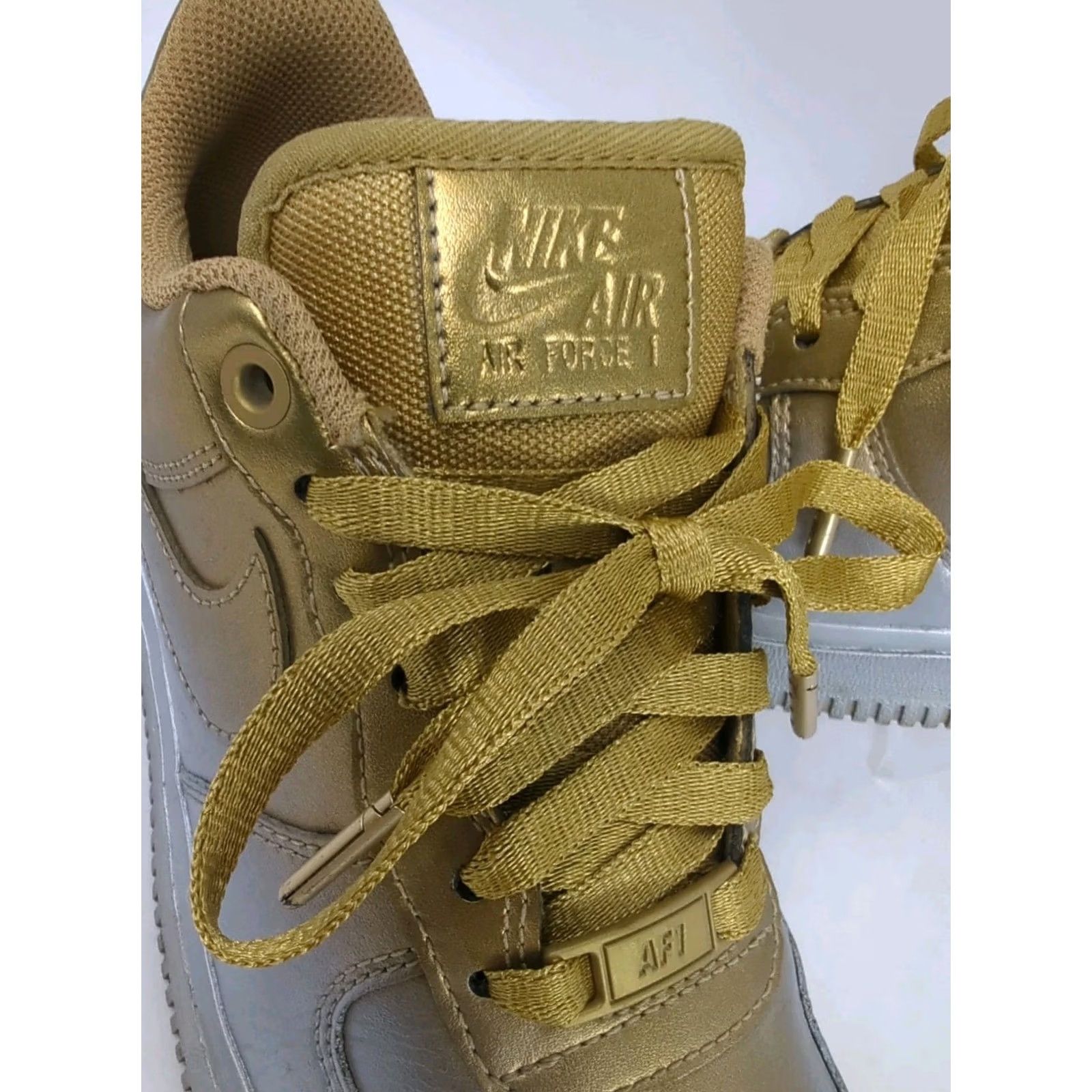 Nike Nike Women Air Force 1 Low Lux Metallic Gold Silver Platinum Gradiant Sneaker 6 36.5 Size US 6 / IT 36 - 6 Thumbnail