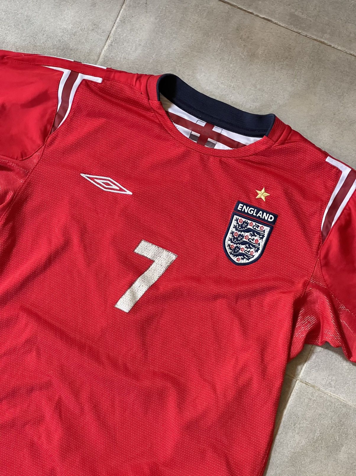 Umbro 2004 Umbro England #7 Backham vintage soccer jersey Size US M / EU 48-50 / 2 - 10 Thumbnail