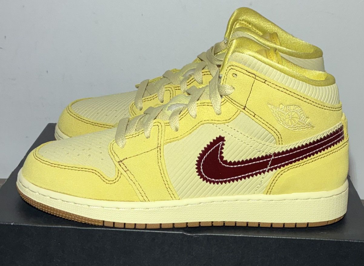 Jordan Brand Size 6Y - Air Jordan 1 Mid SE French Fries (GS) Size US 6 / EU 39 - 3 Thumbnail