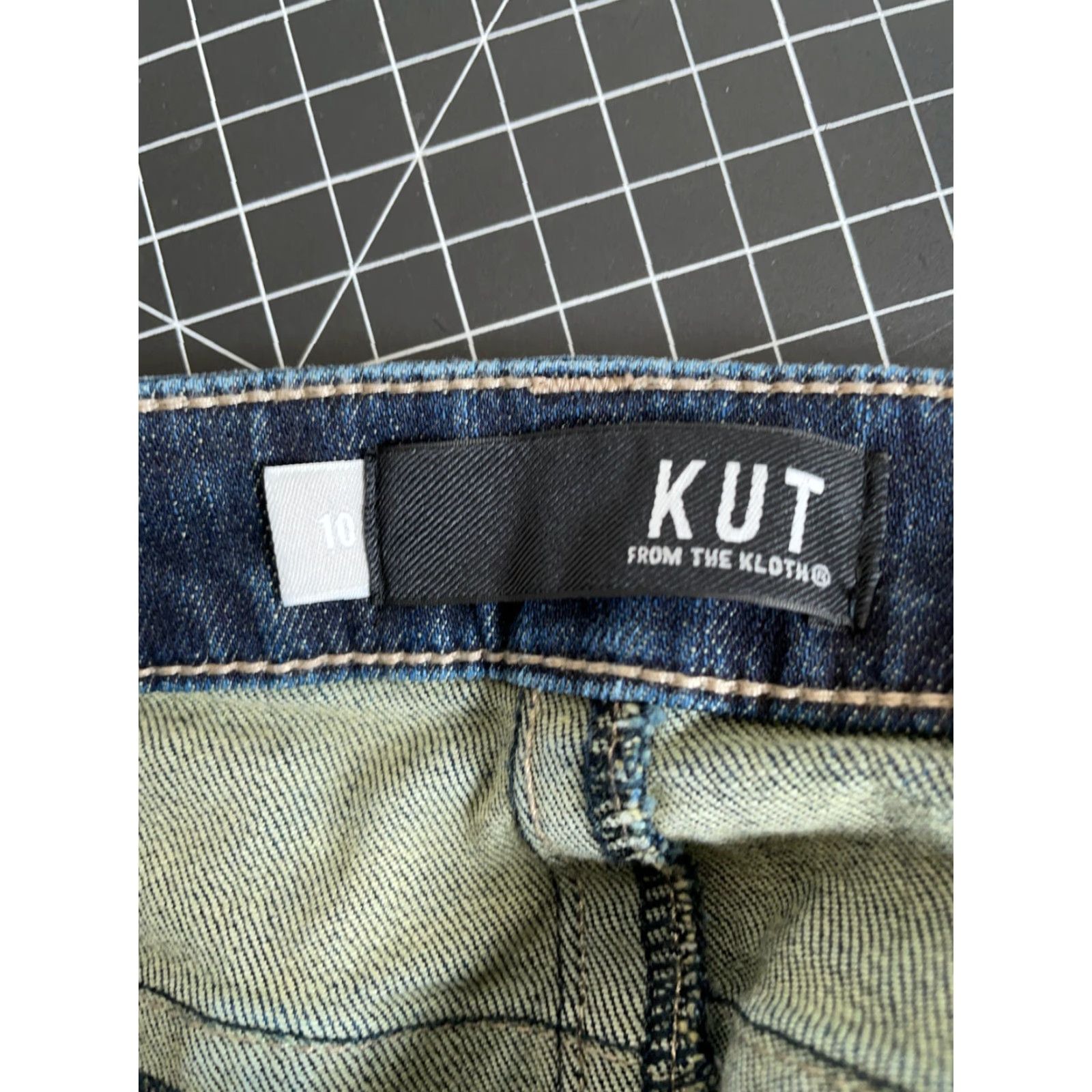 Vintage KUT from the Kloth Jeans Women's 10 Straight Leg Blue Denim Stretch 5-Pocket Zip Fly Mid-Rise Womens Size 32" / US 10 / IT 46 - 4 Thumbnail