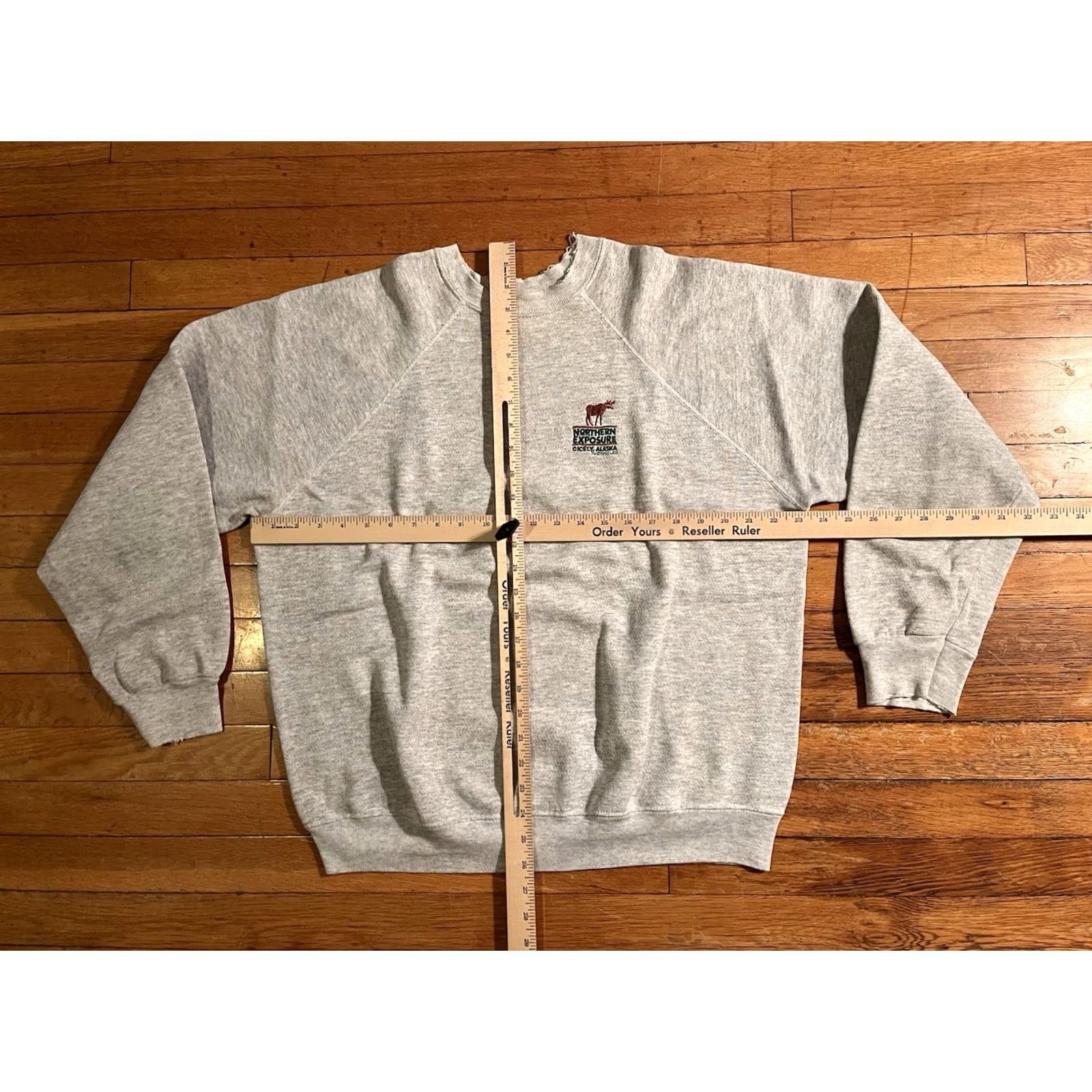 Vintage VINTAGE Northern Exposure Cicely Alaska Sweater Men’s XL Grey 90s Logo Embroidered Pullover Sweatshirt Weathered Size US XL / EU 56 / 4 - 7 Thumbnail