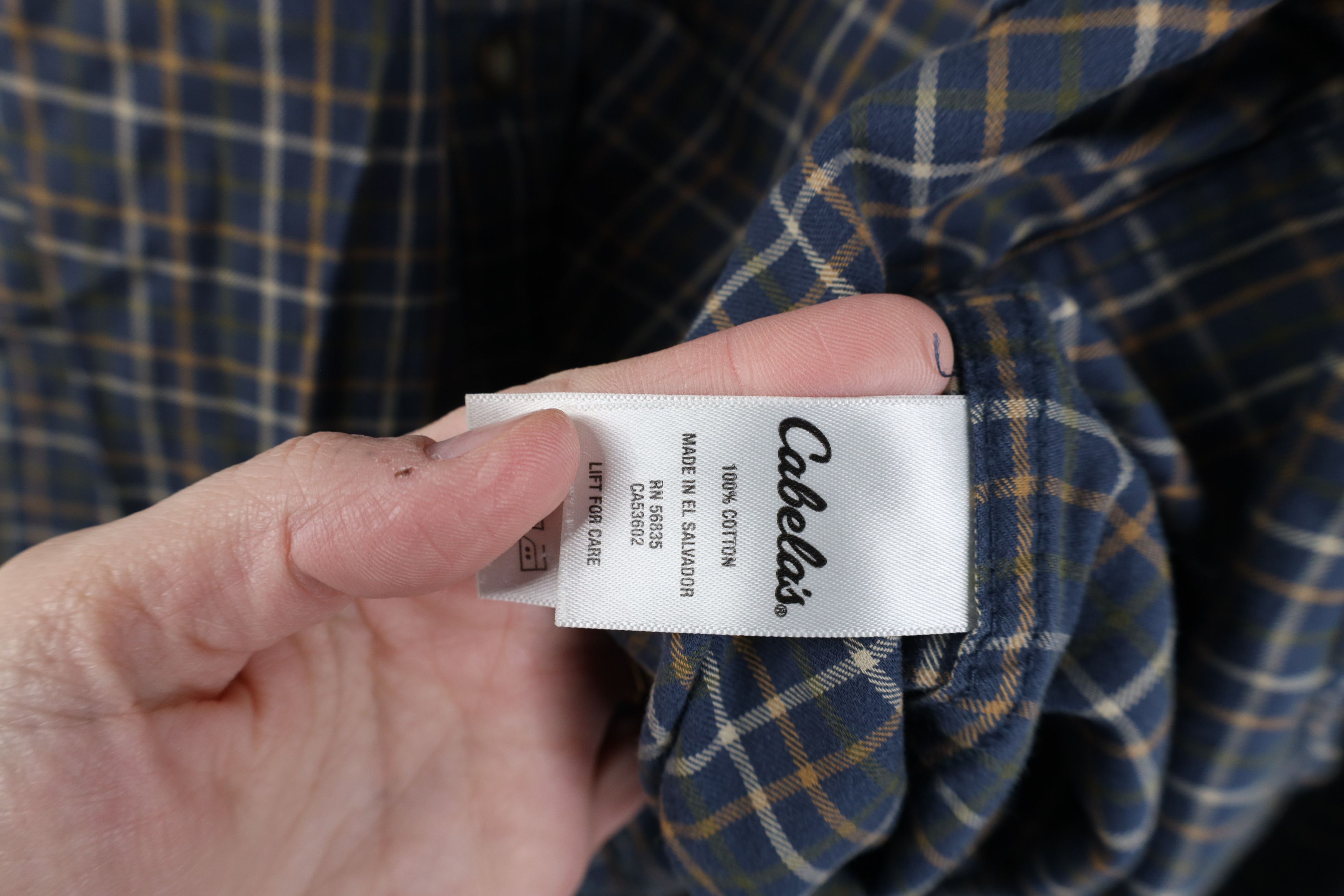 Cabelas Vintage Cabelas Flannel Collared Button Down Shirt Plaid Size US XL / EU 56 / 4 - 12 Thumbnail