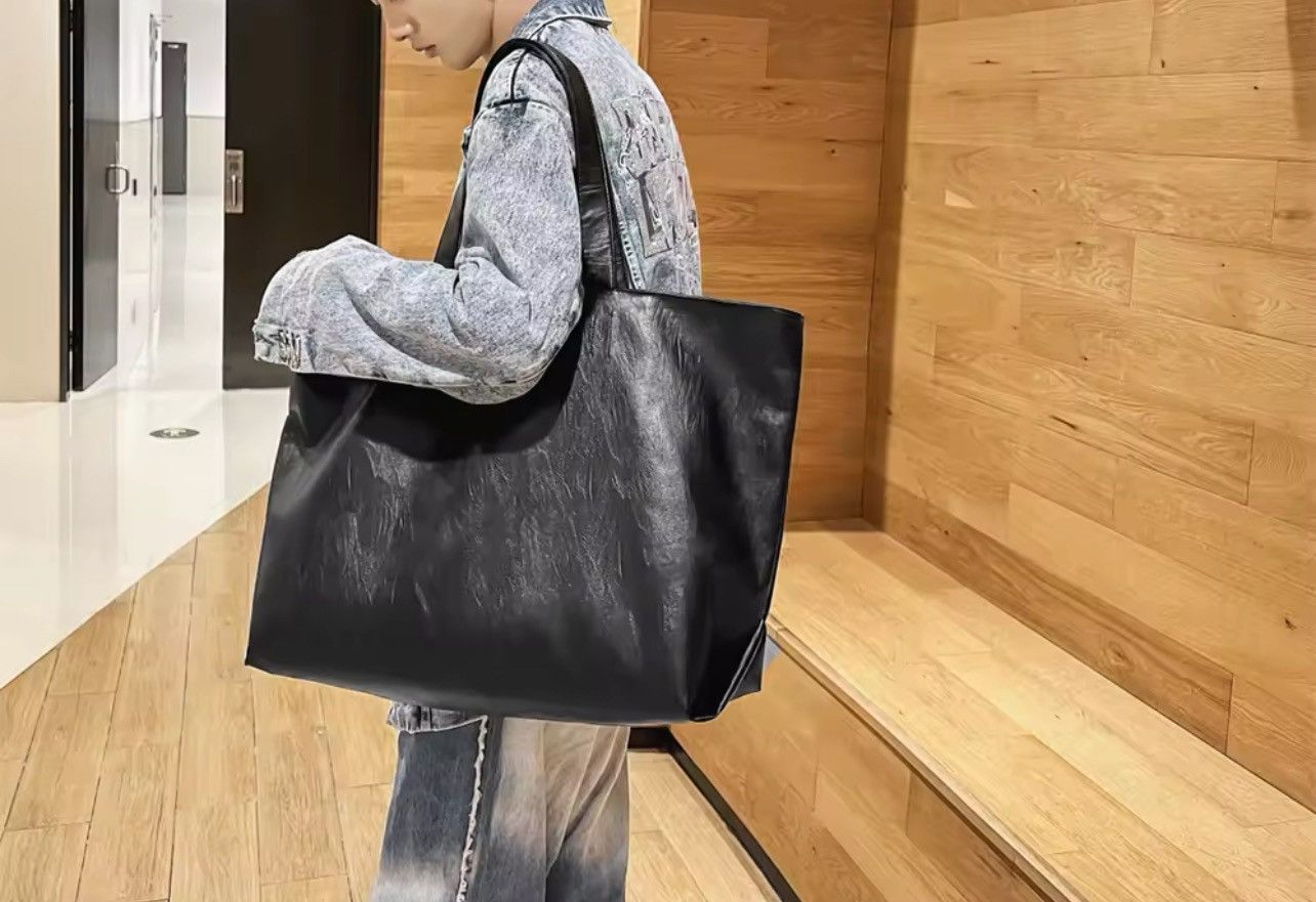 Big Capacity Soft Leather Shoulder Bag in Black, Women's