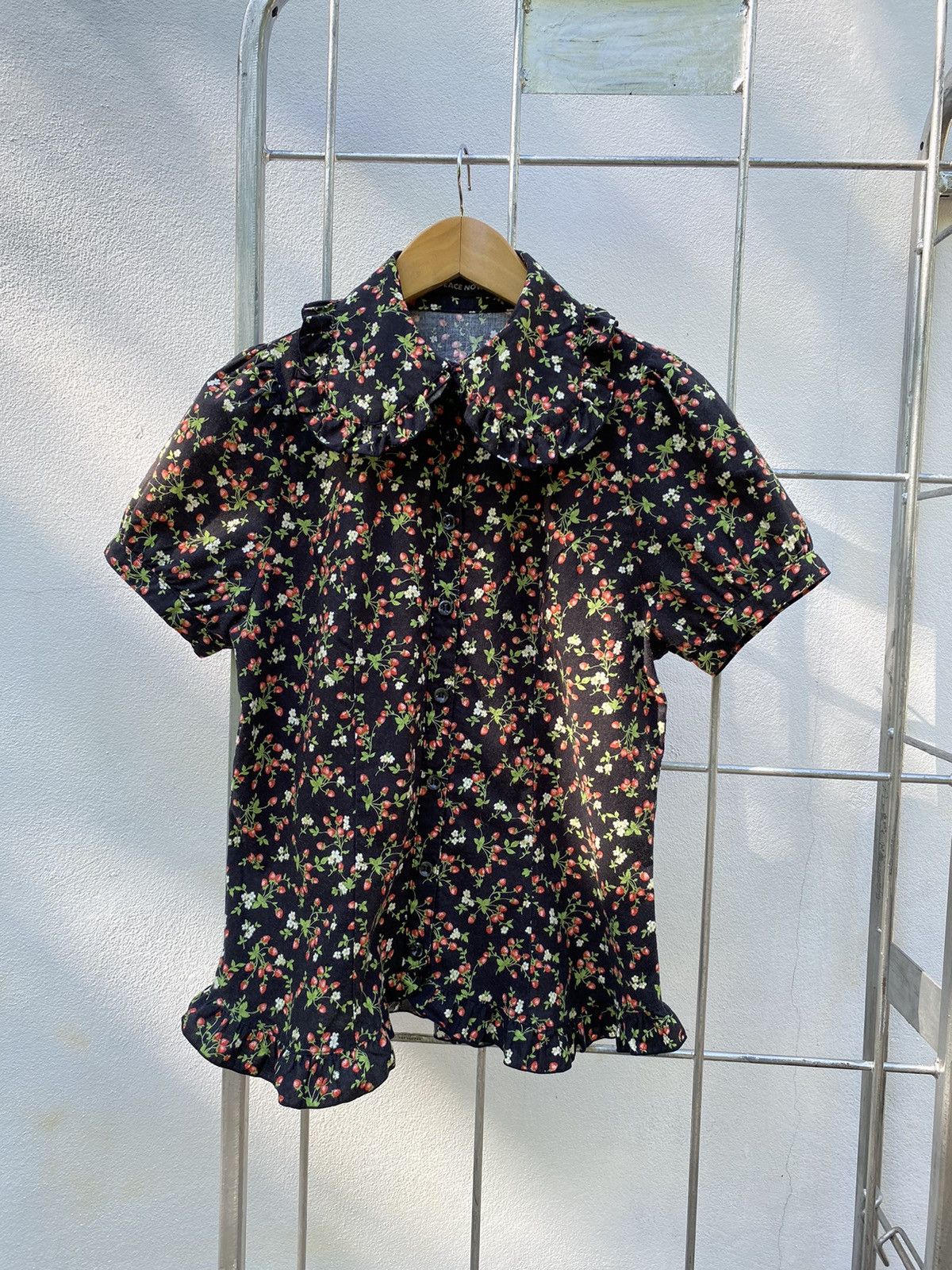 Japanese Brand × Seditionaries Peace Now Strawberry printed Ruffle Puff Blouse shirt Size M / US 6-8 / IT 42-44 - 14 Thumbnail