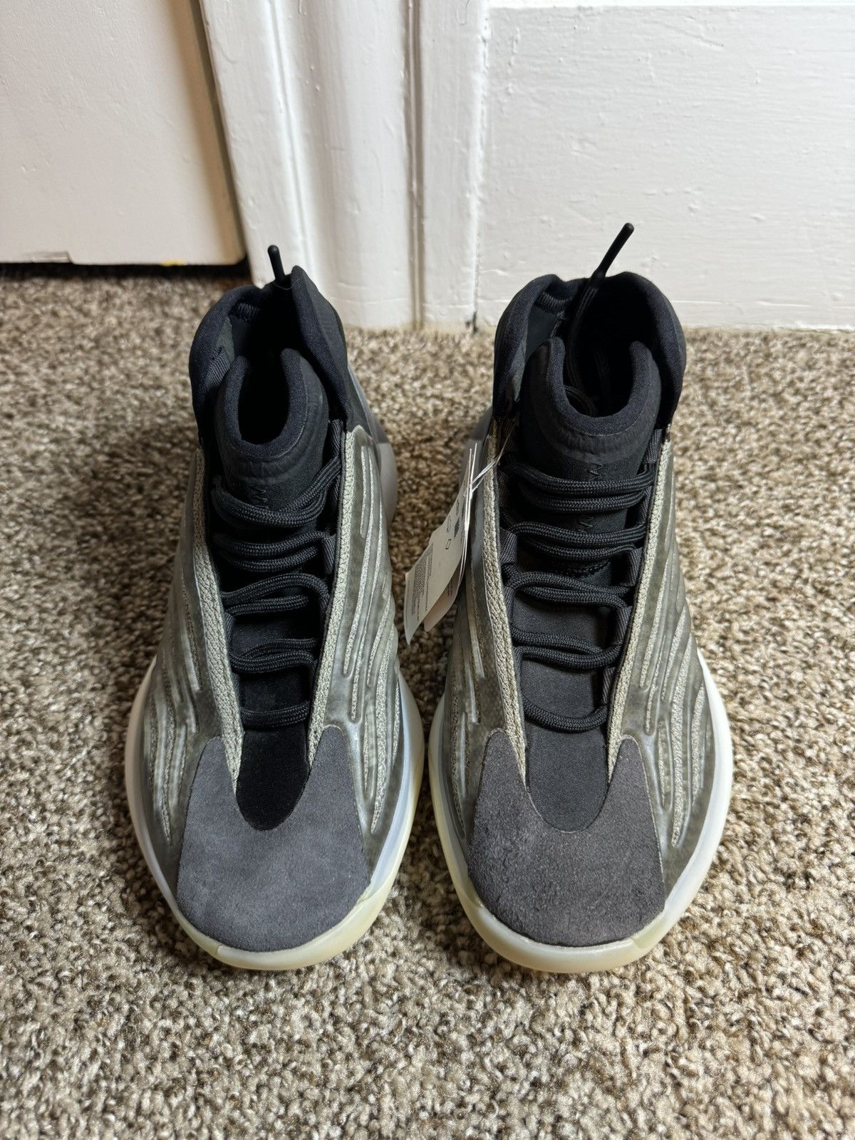 Yeezy Adidas Yeezy QNTM Basketball Sneakers Trainers (Men's Size 6 Size US 6 / EU 39 - 3 Thumbnail