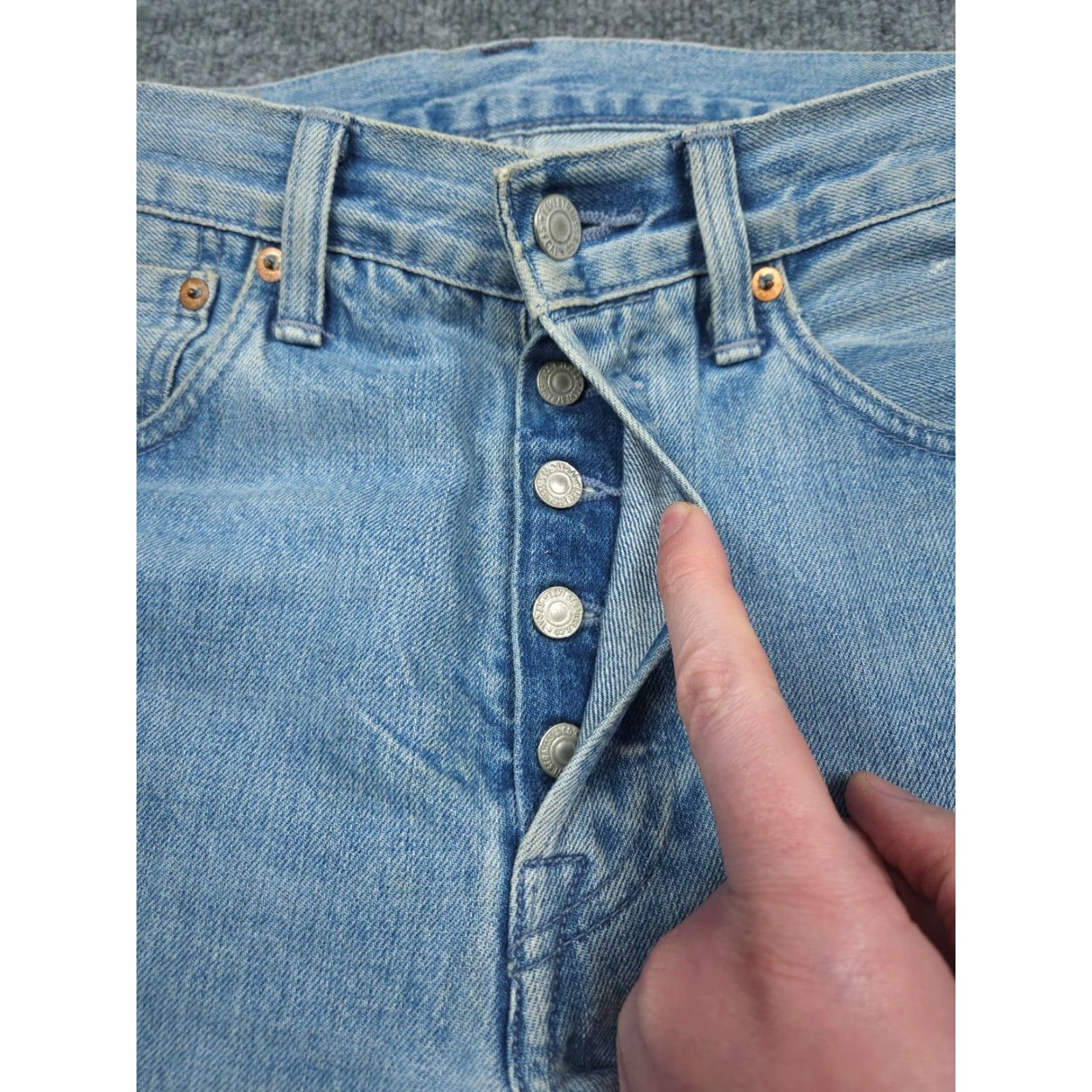Levi's VINTAGE Levi's 501 Jeans Slim Straight Blue 31 34 31 x 34 USA Regular Mens 5-Pocket Denim Jeans Size US 31 - 4 Thumbnail