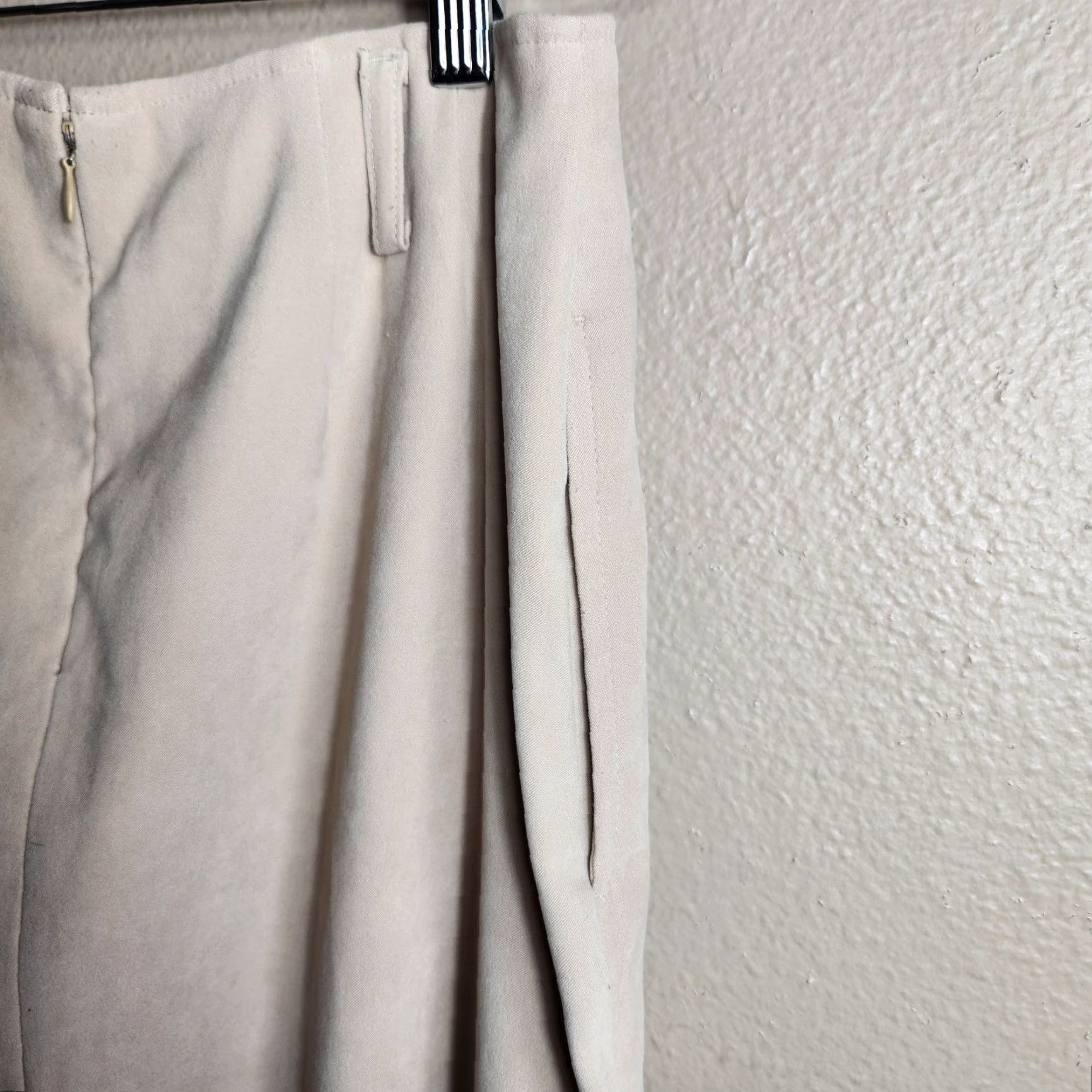 Liz Claiborne VINTAGE Liz Claiborne Liz Sport VTG Womens Skirt 8 Khaki Tan Midi Pencil Beige Polyester Spandex Pockets Slit Zip Size 30" / US 8 / IT 44 - 4 Thumbnail