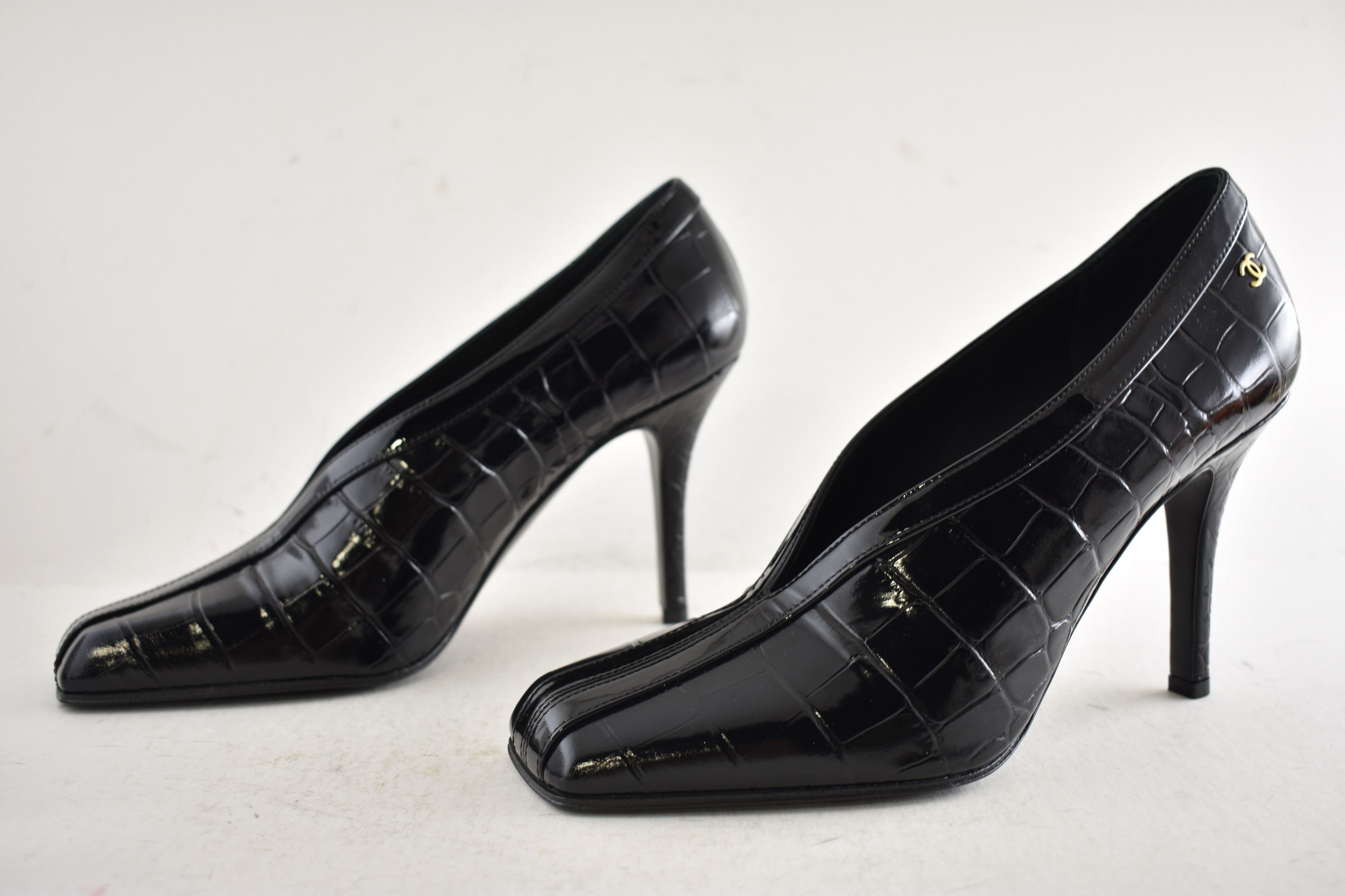 Chanel Chanel 26S Black Crocodile Croc Patent CC Logo Heel Pump 39 Size US 9 / IT 39 - 16 Thumbnail