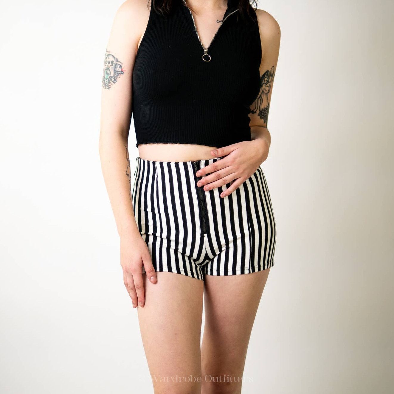 Forever 21 F21 Black x White High Rise Shorts Size 29" - 2 Thumbnail