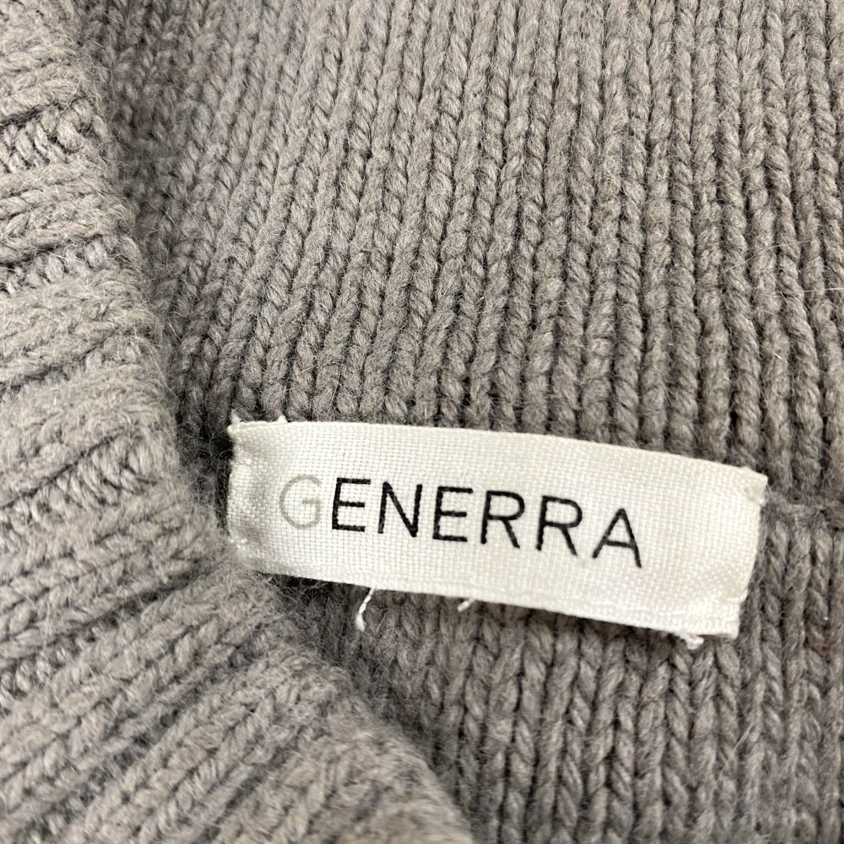 Vintage GENERRA WOMENS CARDIGAN GREY SIZE L CROPPED PREPPY KNIT BUTTON-UP LONG SLEEVE Size L / US 10 / IT 46 - 3 Thumbnail