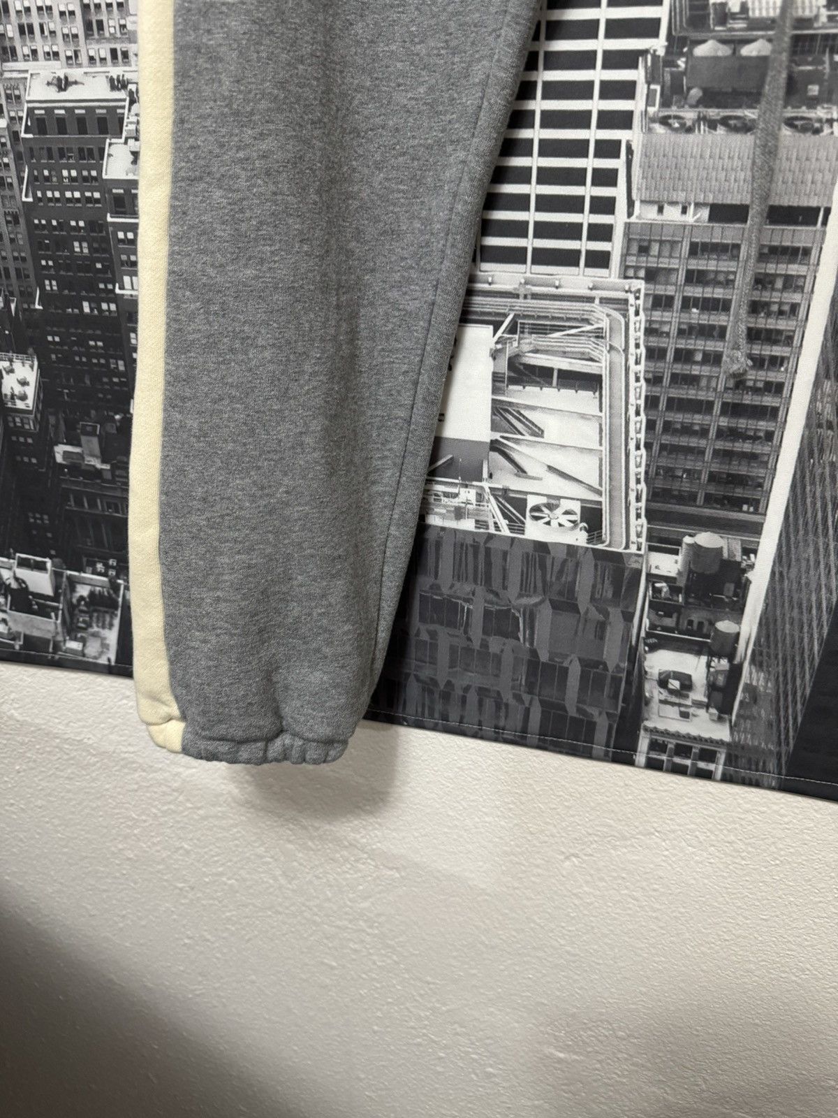 Fear of God Fear of God Essentials Side Stripe Sweatpants Grey SZ Sm🔥 Size US 32 / EU 48 - 4 Thumbnail