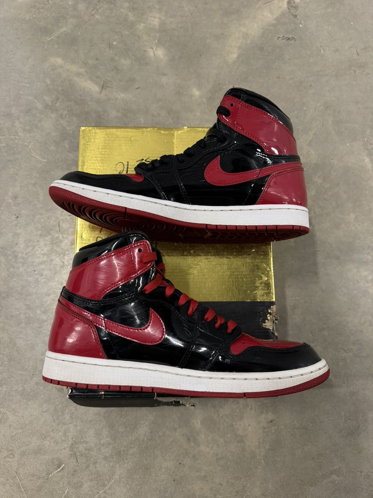 Jordan Brand Jordan 1 Retro High OG Patent Bred Size 10 Size US 10 / EU 43 - 3 Thumbnail