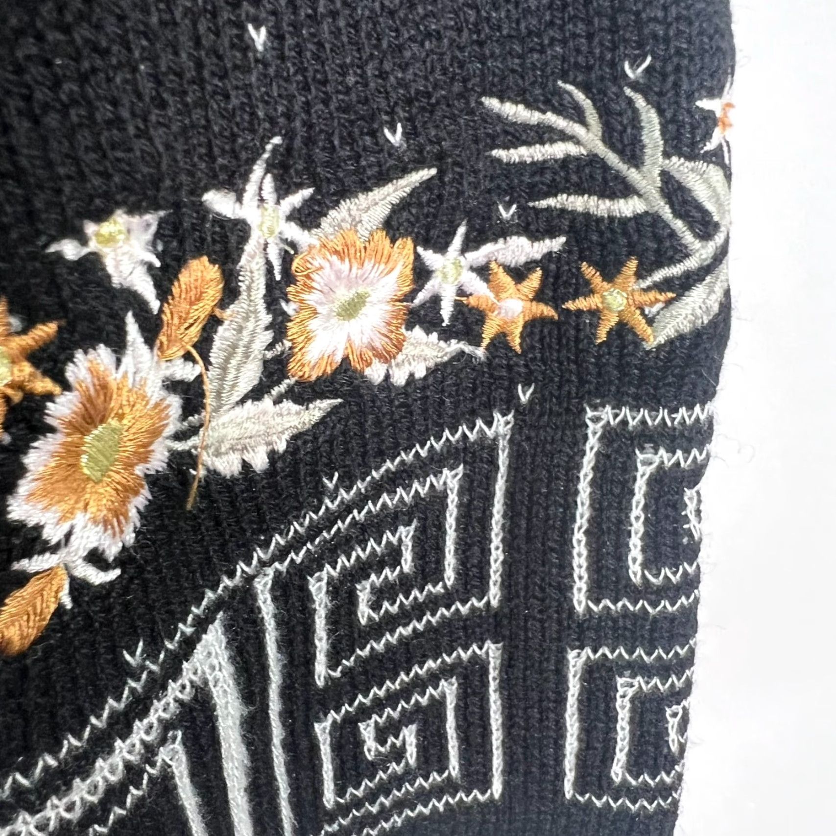 Vintage VINTAGE Ram Clothes Floral Embroidered Cardigan Sweater Womens Size L Black 90s Classic Size L / US 10 / IT 46 - 2 Thumbnail