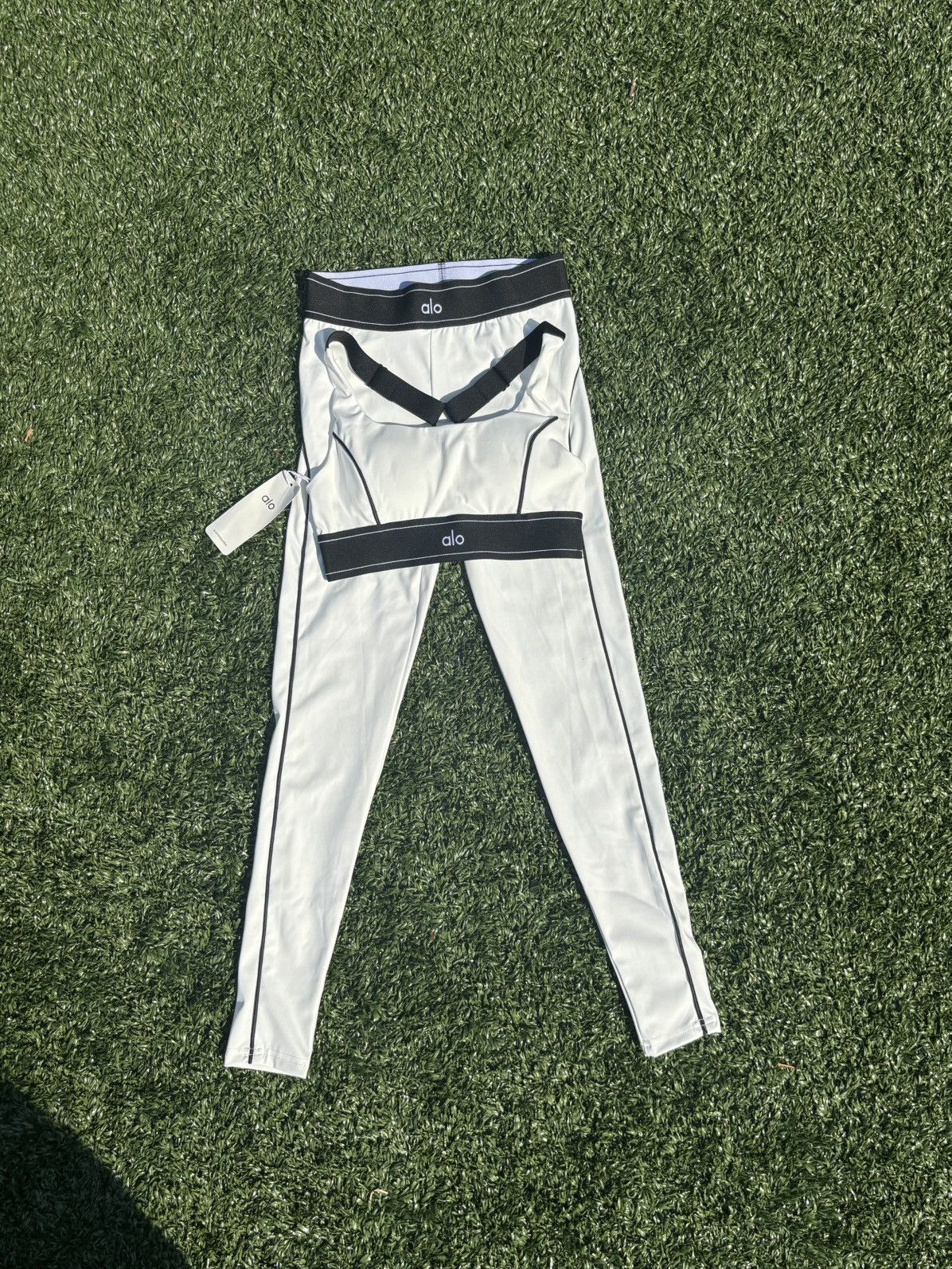 Alo Yoga Women’s White Alo Yoga Set Size M / US 6-8 / IT 42-44 - 1 Thumbnail