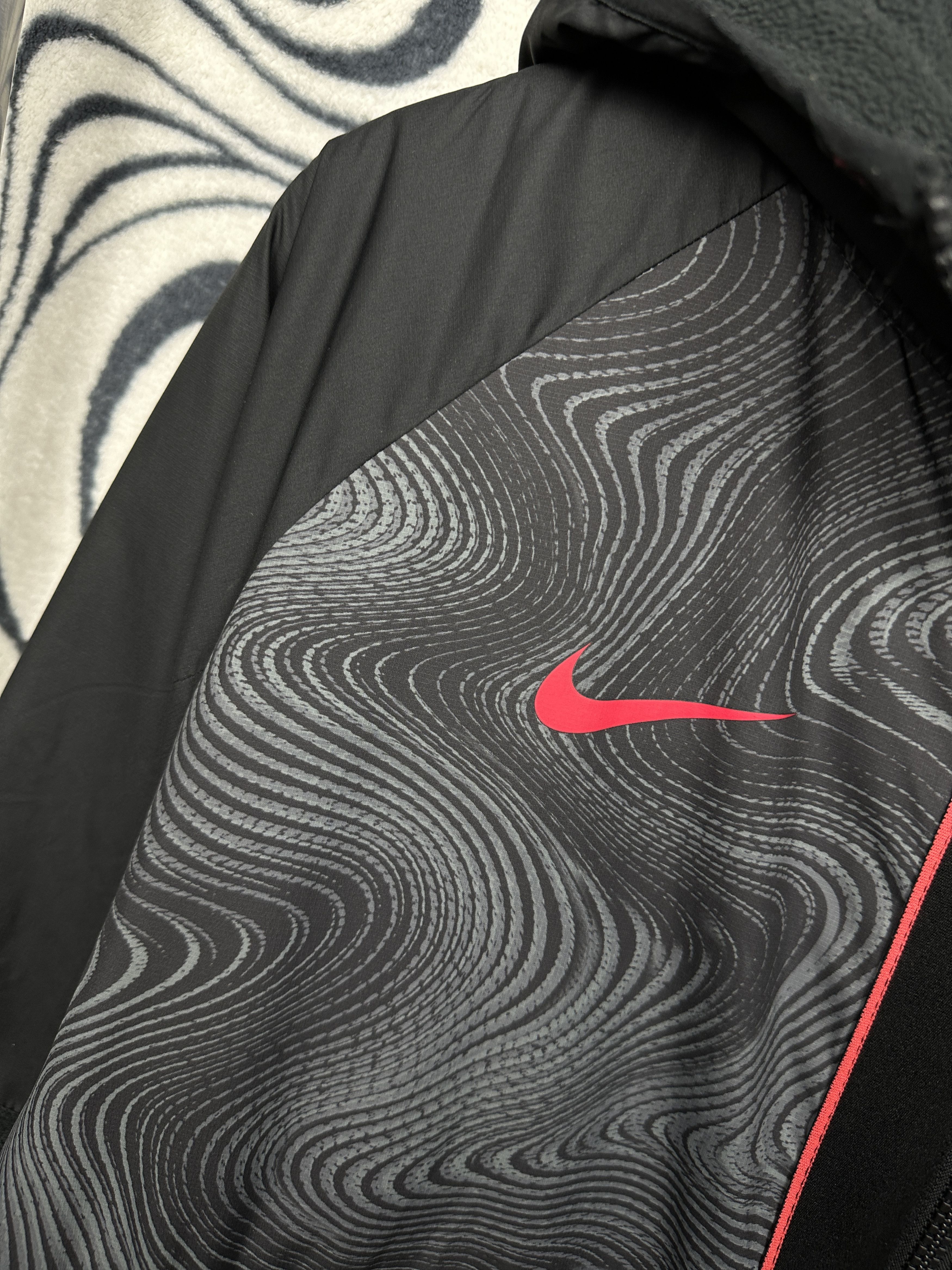 Nike Nike Liverpool Big Swoosh Nylon + Fleece Jacket Y2K Size US L / EU 52-54 / 3 - 6 Thumbnail