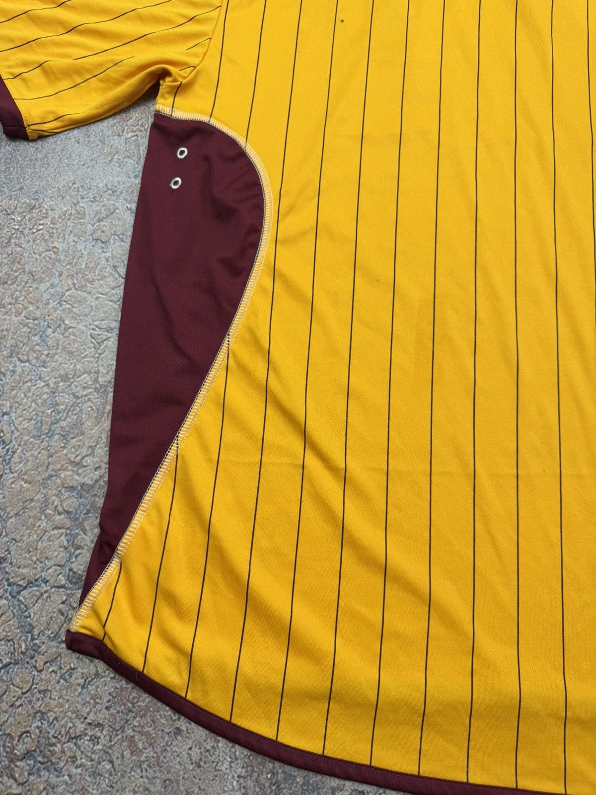 Nike Bradford City Home 2010s Football Shirt Soccer Jersey size L Size US L / EU 52-54 / 3 - 10 Thumbnail