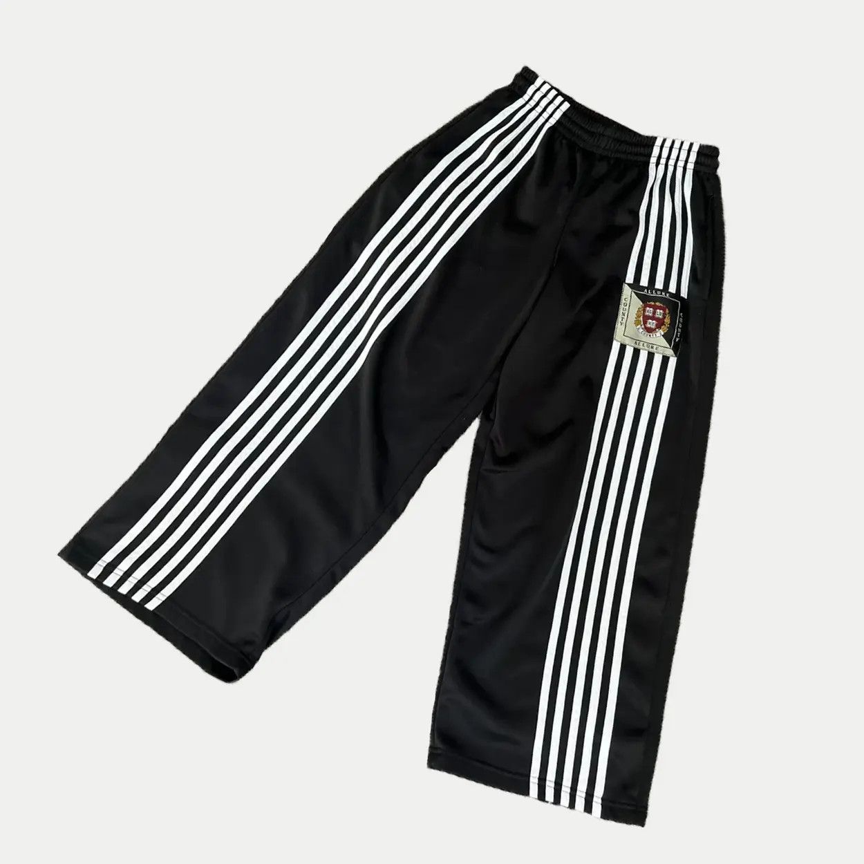 Japanese Brand Black Soccer Crest Baggy Sweatpants Size US 34 / EU 50 - 2 Thumbnail