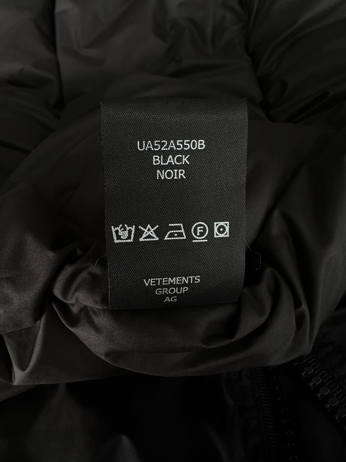 Vetements Vetements - Limited Edition Puffer Jacket Size US M / EU 48-50 / 2 - 12 Thumbnail
