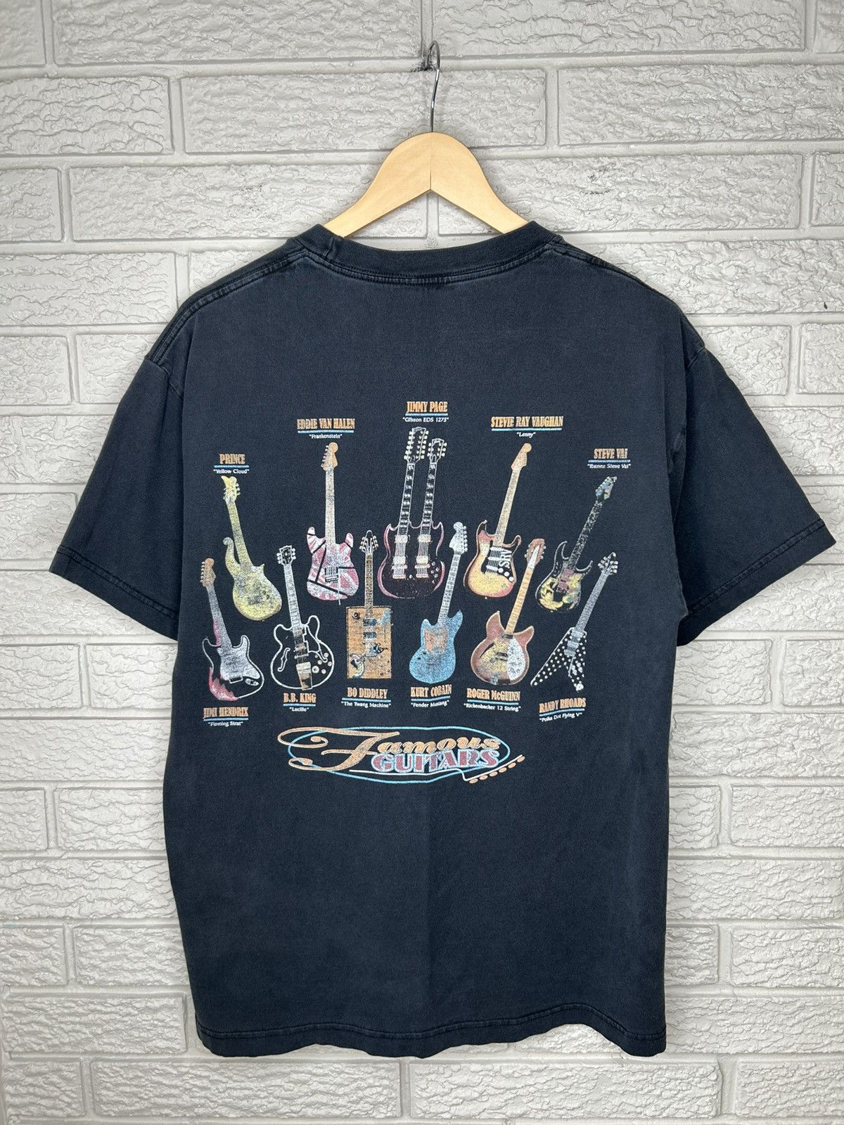 Vintage Vintage Faded Black Famous Guitars Kurt Cobain T Shirt Size US L / EU 52-54 / 3 - 4 Thumbnail