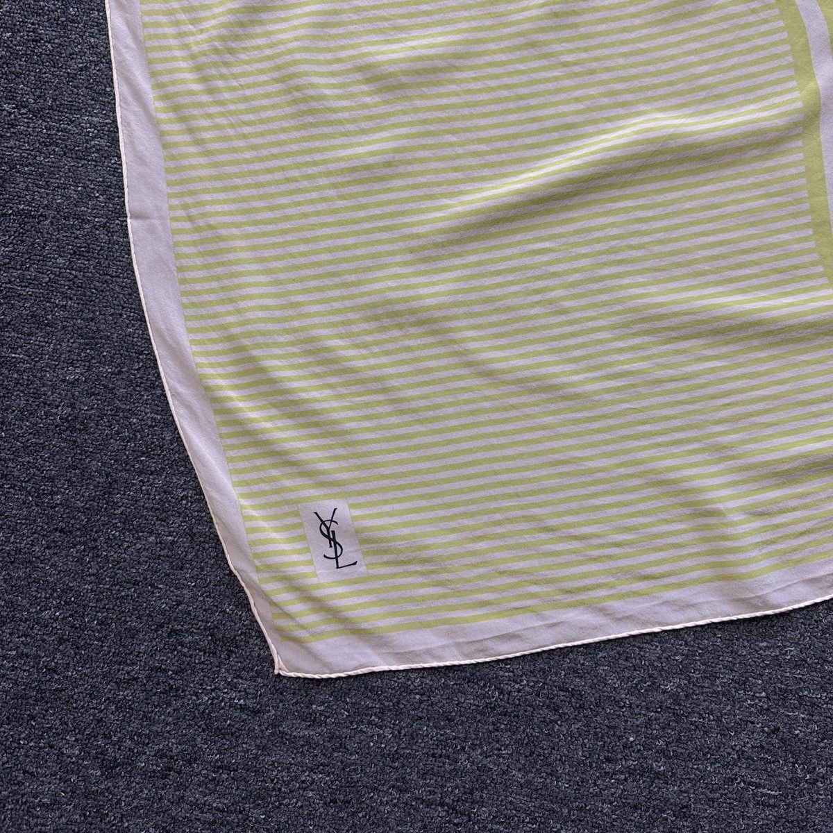 Yves Saint Laurent BIG SILK YSL YVES SAINT LAURENT 90S OLD MONEY Size ONE SIZE - 5 Thumbnail