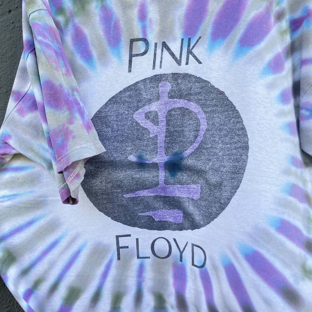 Band Tees Thrashed Vintage Pink Floyd Band Bleach Tie Dye ERD GRUNGE T Size US XL / EU 56 / 4 - 4 Thumbnail