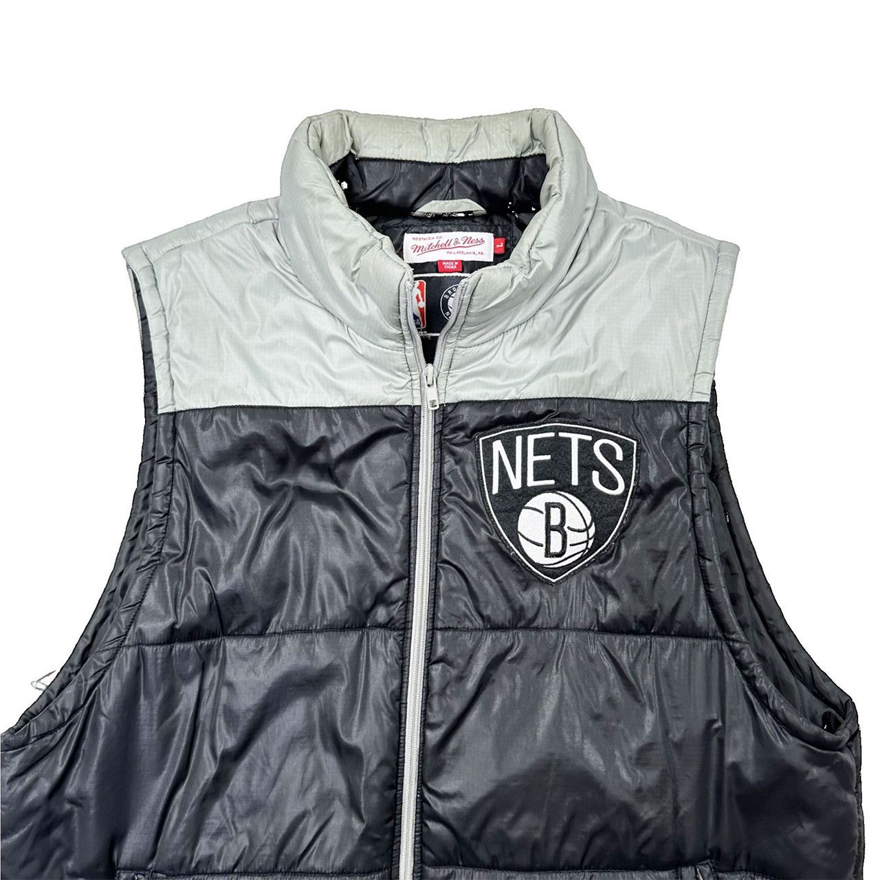Vintage Vintage Mitchell & Ness Brooklyn Nets Puffer Vest Size US XL / EU 56 / 4 - 2 Thumbnail