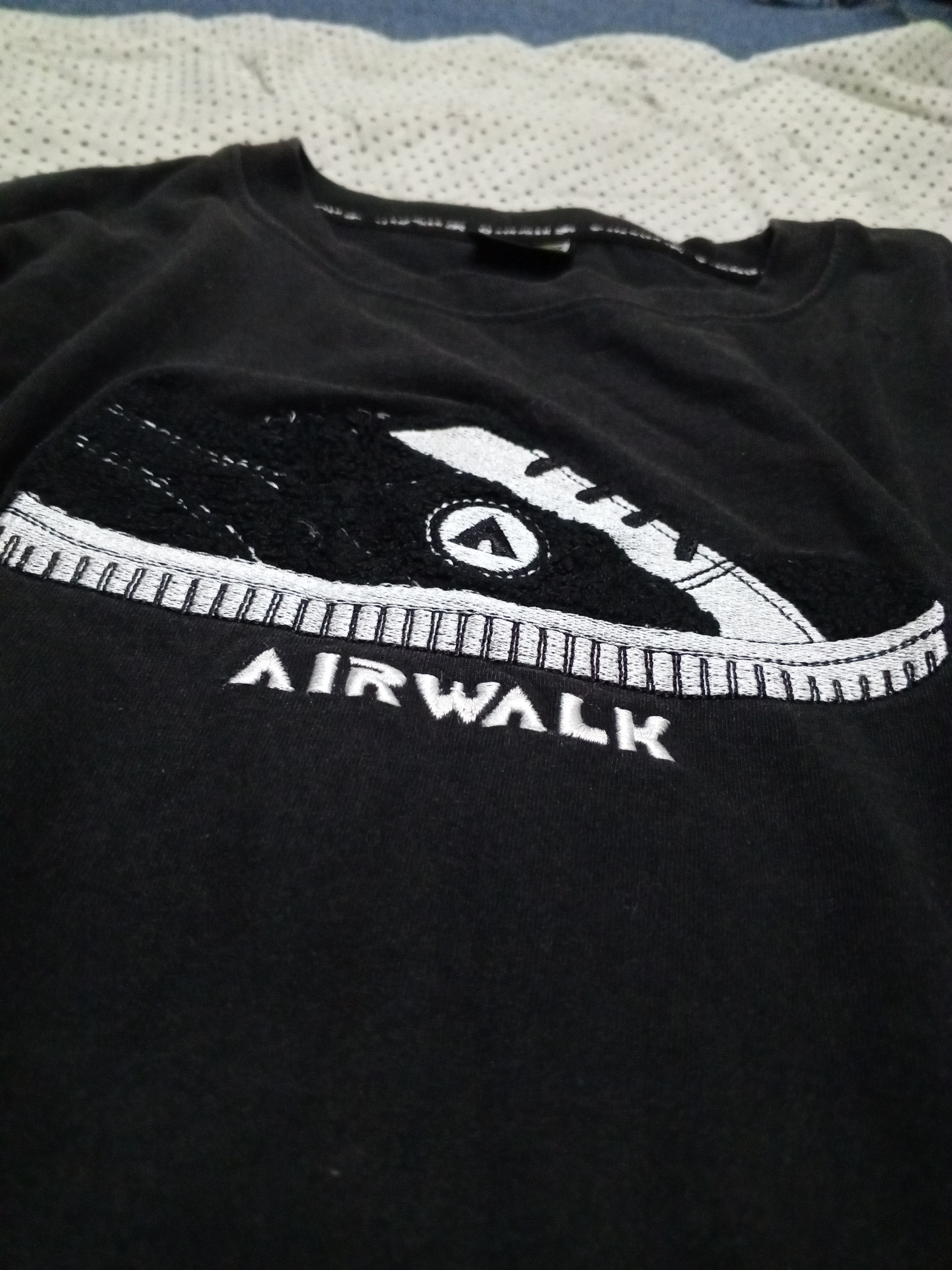 Airwalk AIRWALK TSHIRT velvet shoes rare Size US M / EU 48-50 / 2 - 6 Thumbnail