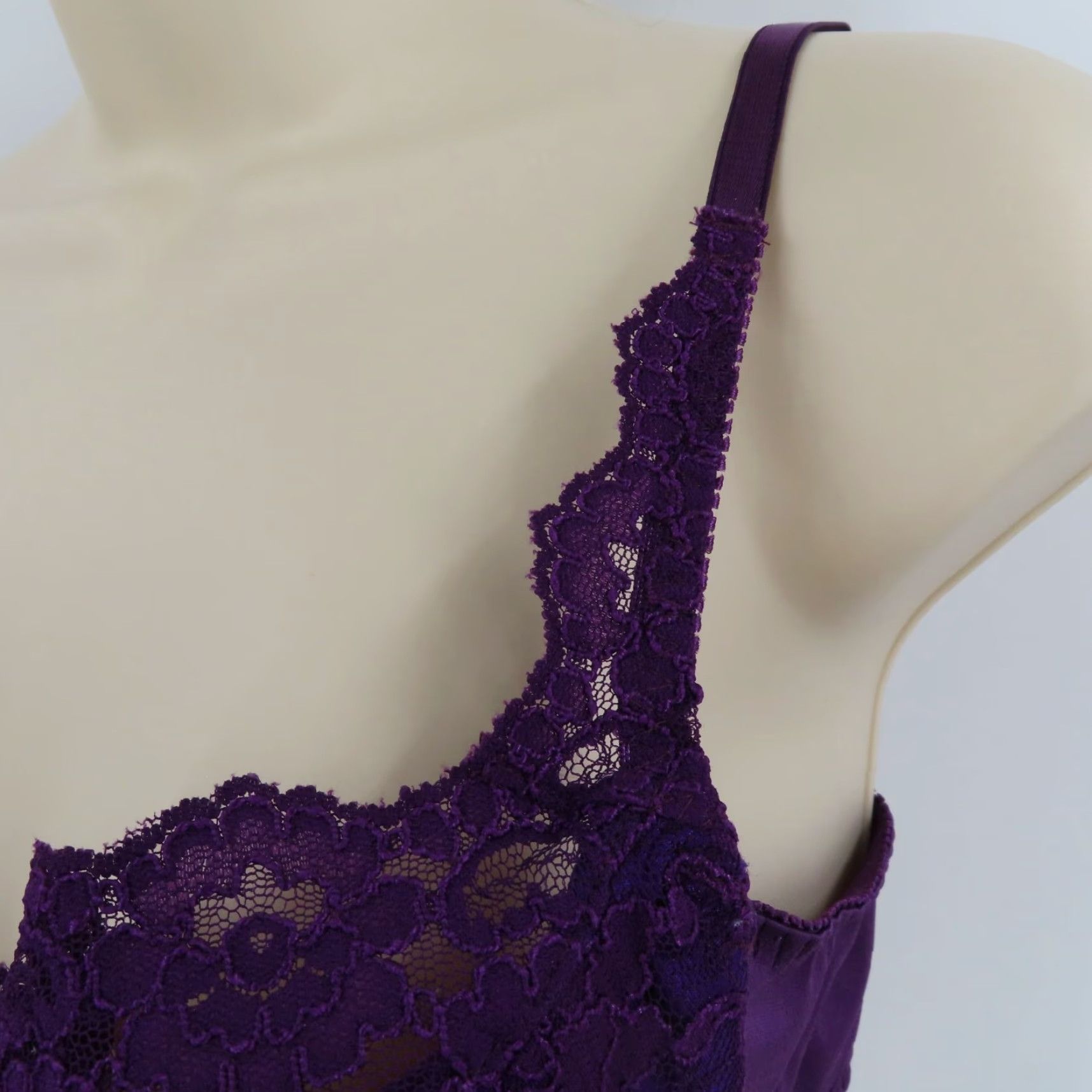 Victoria's Secret VINTAGE Victoria's Secret 36C Purple Floral Lace Bra Underwire Padded Balconette Size ONE SIZE - 5 Thumbnail