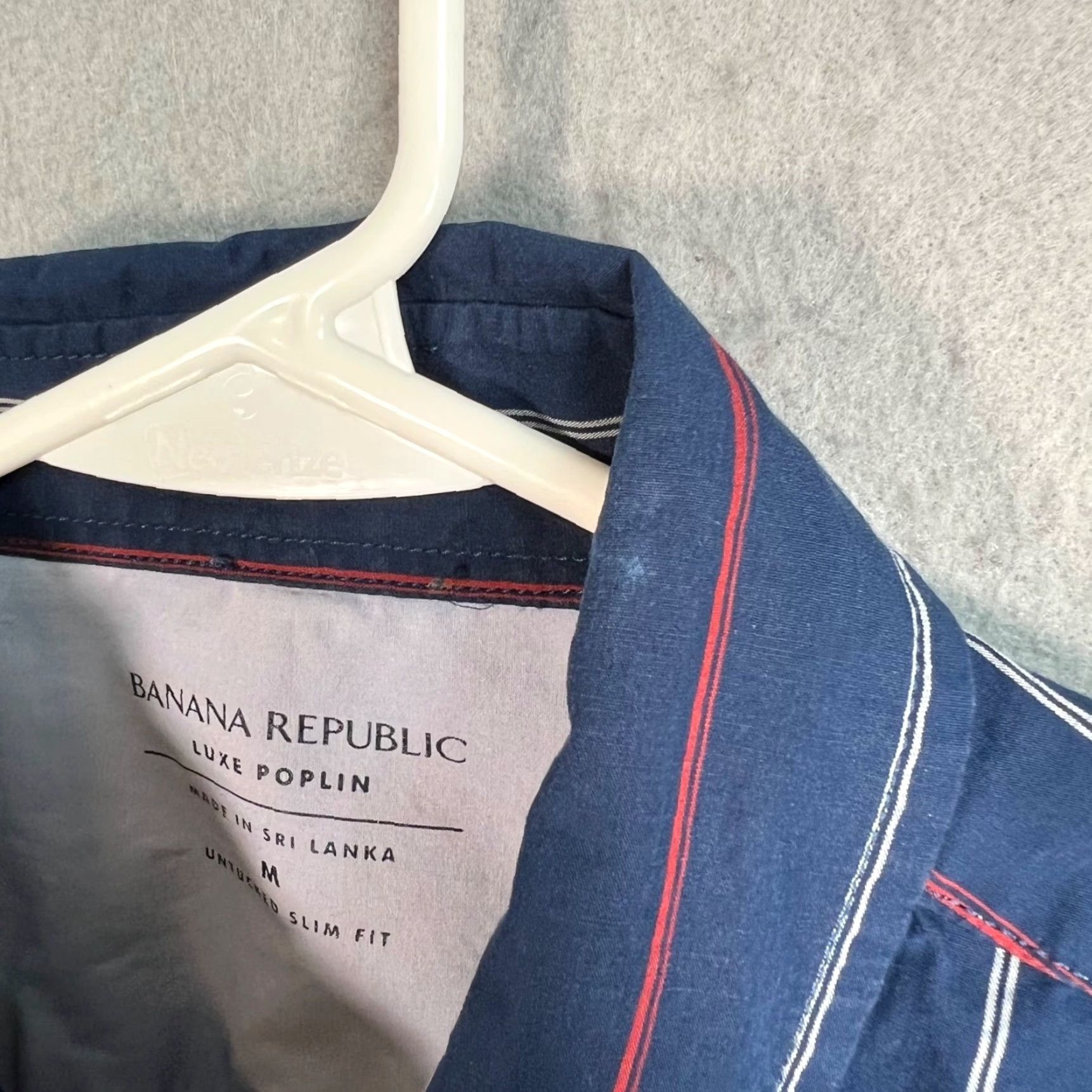 Banana Republic Banana Republic Mens Medium Luxe Poplin Untucked Slim Fit Navy/Red Striped Shirt Mens Slim Shirt Blue Cotton Button-Up Casual 7/10 Vintage No Size US M / EU 48-50 / 2 - 7 Thumbnail