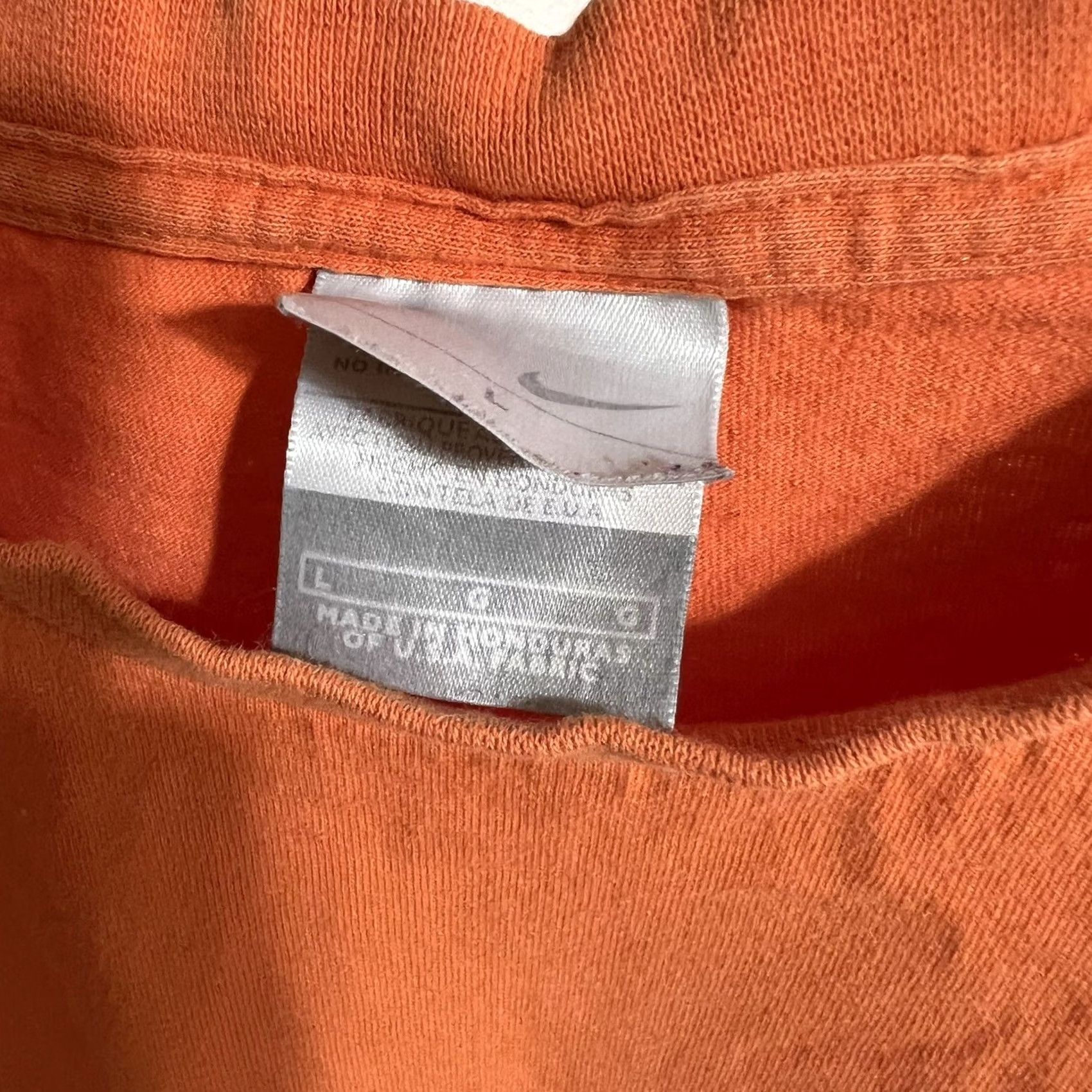 Nike VINTAGE Nike T-Shirt L Men Orange Silver Logo 90s Metal Accents Mens Size US L / EU 52-54 / 3 - 3 Thumbnail