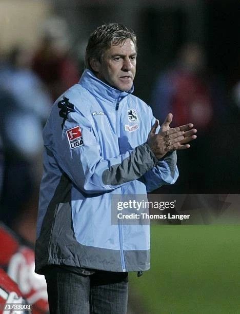 Vintage MUNICH 1860 2006 2008 VINTAGE TRAINING FOOTBALL JACKET Size US M / EU 48-50 / 2 - 10 Thumbnail