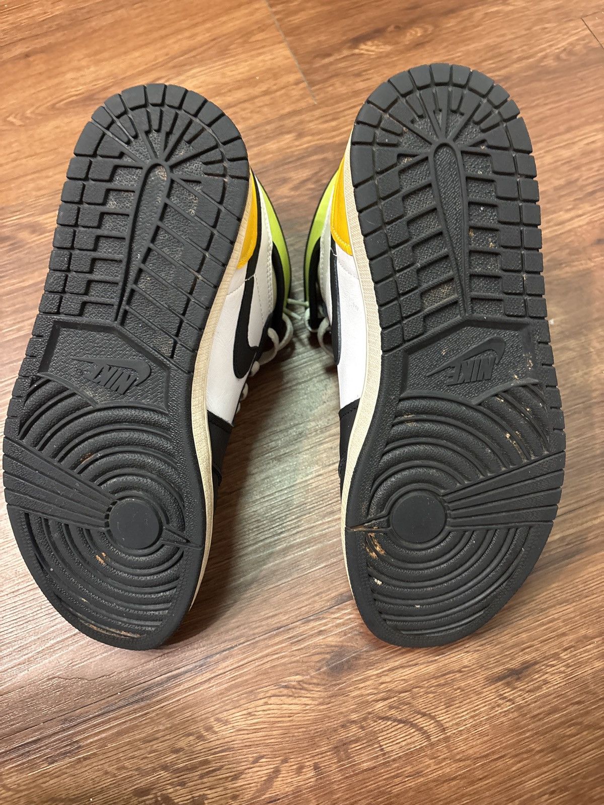 Jordan Brand Jordan 1 VOLT Size US 10 / EU 43 - 4 Thumbnail