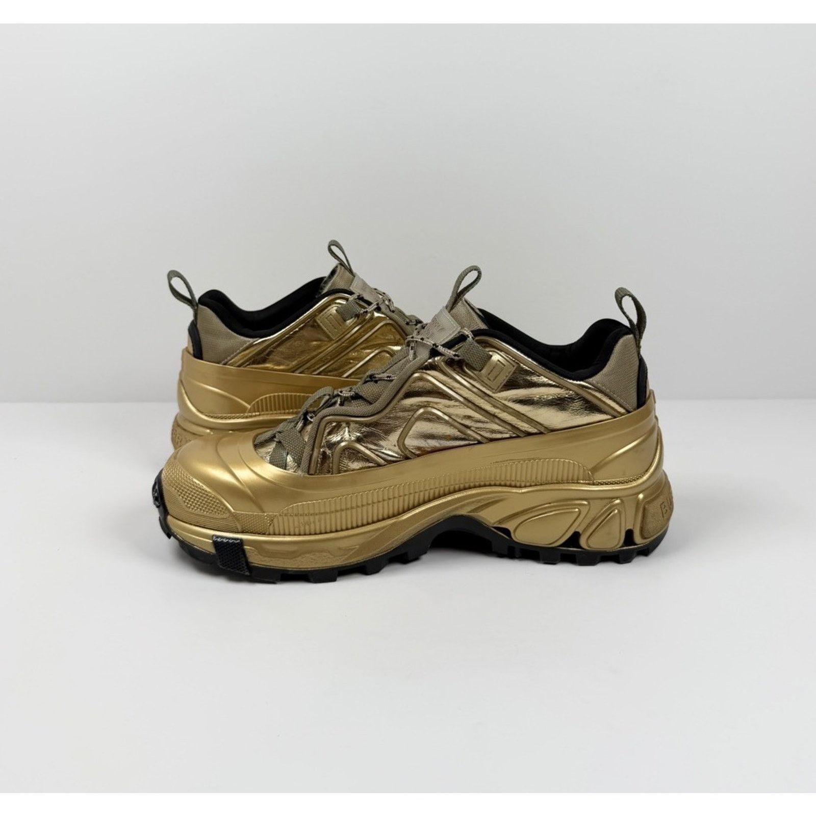 Burberry Size 41EU/8US - Burberry Arthur Gold Sneakers Size US 8 / EU 41 - 6 Thumbnail