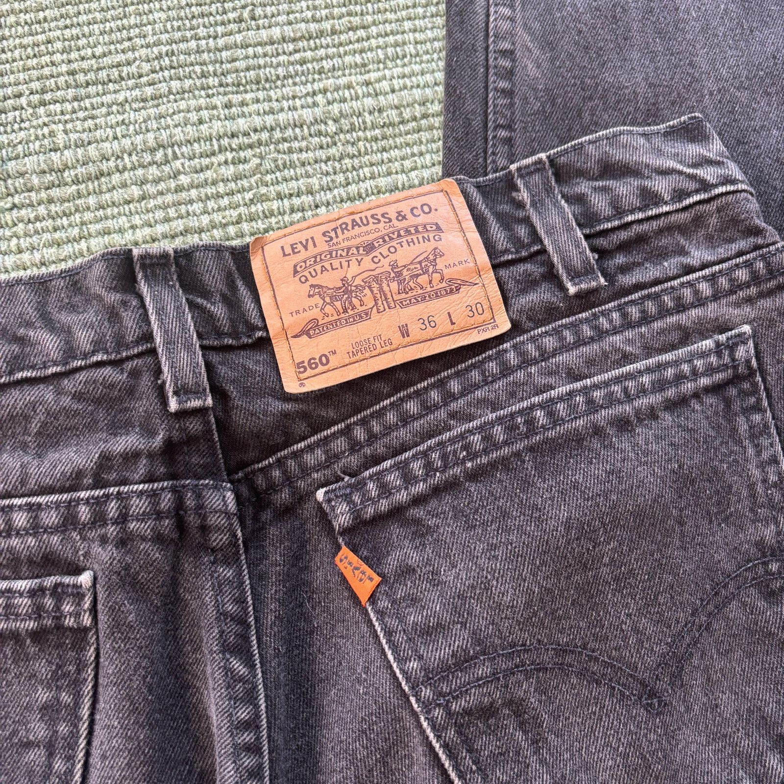 Levi's × Vintage Vintage 90s Black Levi's 560 Loose Fit Taper Jeans 36x30 Size 36" / US 14 / IT 50 - 6 Thumbnail