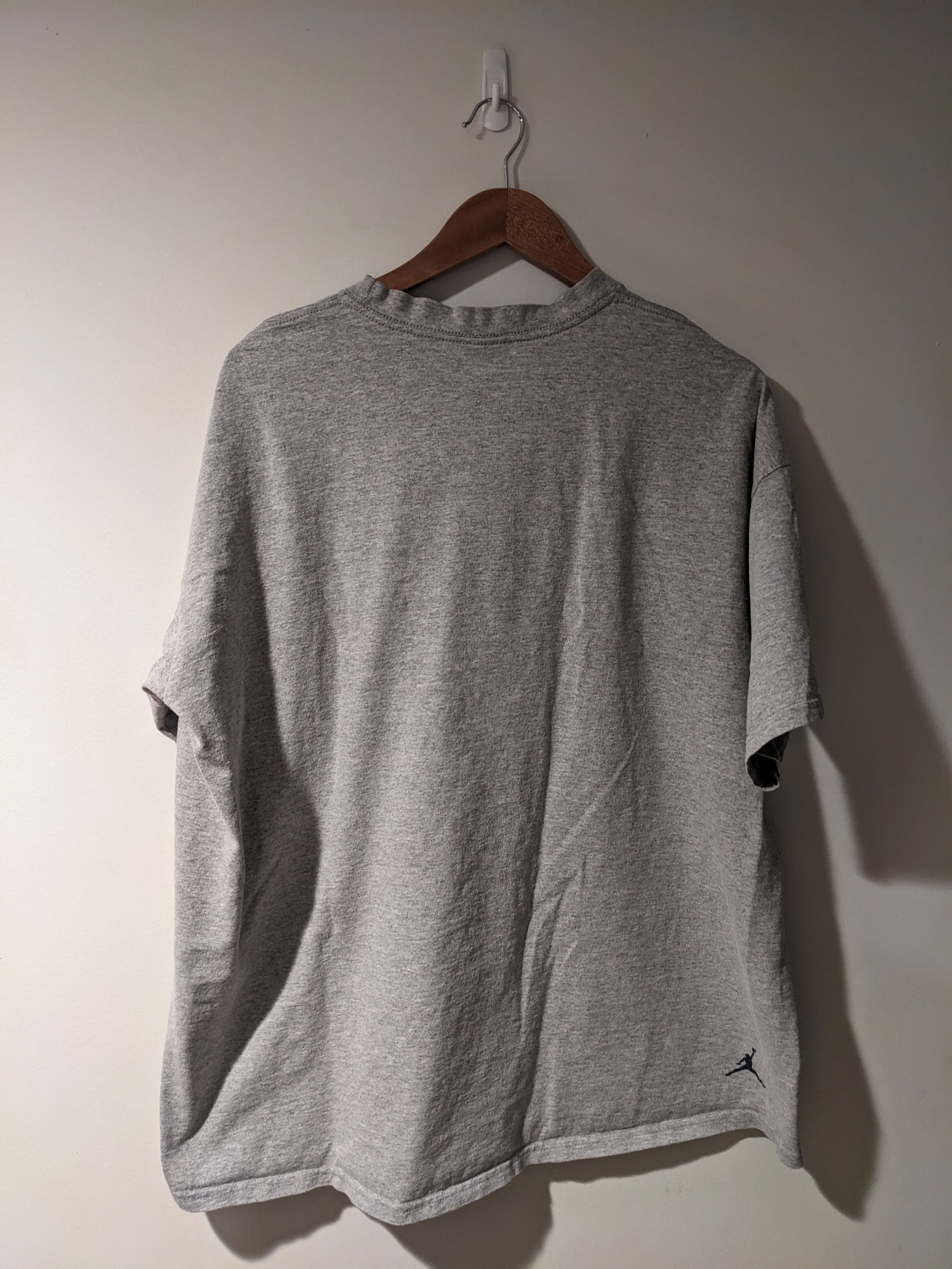 Jordan Brand × Vintage Vintage Y2K Jordan Brand Jump Man 23 Center Logo T-Shirt Size US XXL / EU 58 / 5 - 5 Thumbnail