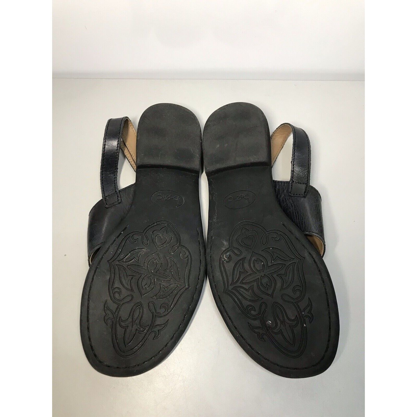 Born BOC Born Black Silver Leather Flip Flops Thong Strap Sandals Size US 8 / IT 38 - 6 Thumbnail