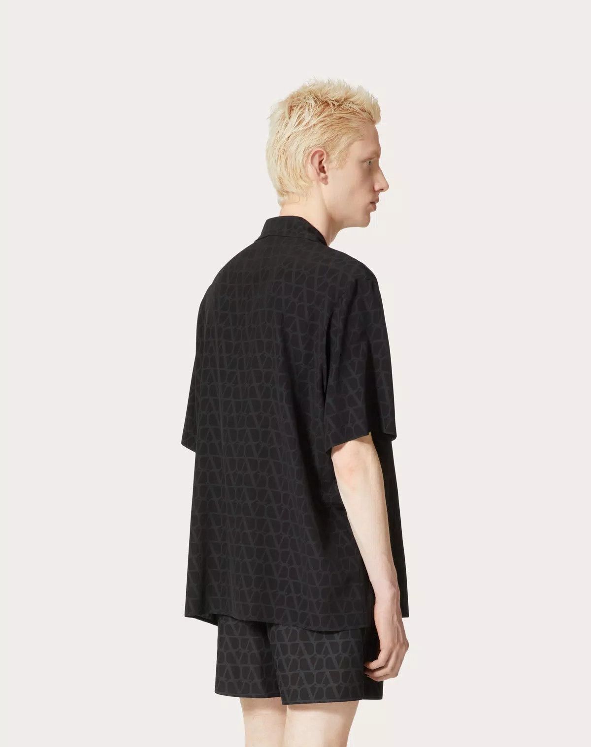 Valentino oc11z0725 Silk Bowling Shirt in Black Size US S / EU 44-46 / 1 - 6 Thumbnail