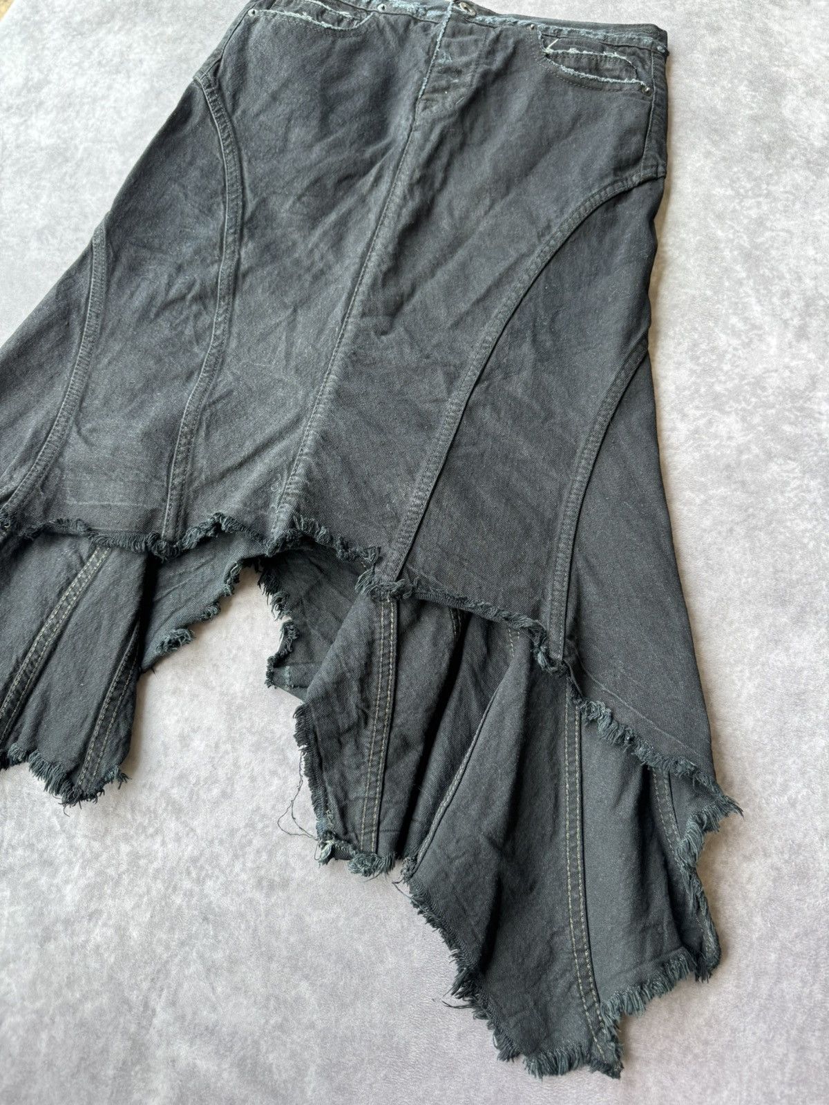 Rick Owens × Rick Owens Drkshdw Rick Owens DRKSHDW Waxed Asymmetrical Denim Skirt Size 27" / US 4 / IT 40 - 4 Thumbnail