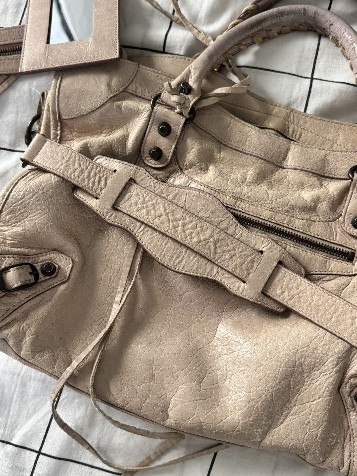 Balenciaga Vintage Balenciaga 00s City Bag Distressed Leather Handbag Size ONE SIZE - 20 Thumbnail
