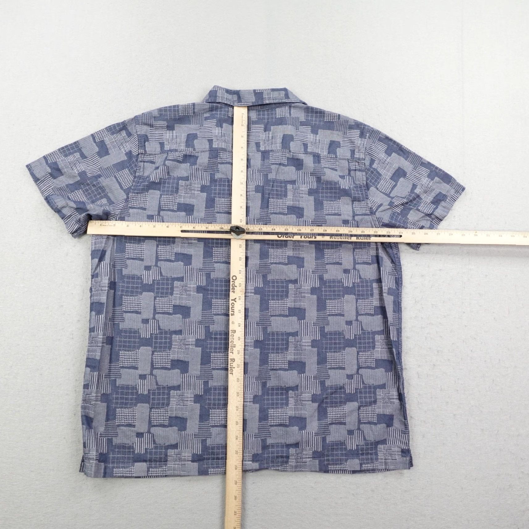 RVCA VINTAGE RVCA Shirt Mens XL Blue Button-Up Geometric Skate Surf Camp Beach Casual 90s Mens XLBlue Geometric Pattern Buttons Size US XL / EU 56 / 4 - 6 Thumbnail