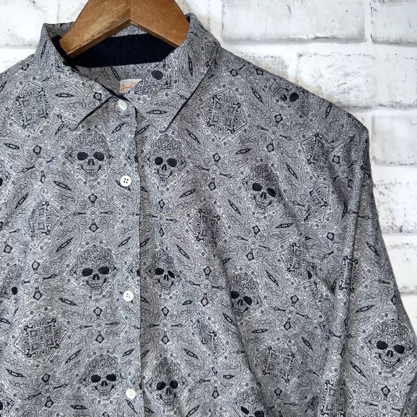Vintage VINTAGE Royal St.Martin Gray Skull Graphic Button-Up Shirt Mens L Italy Size US L / EU 52-54 / 3 - 2 Thumbnail