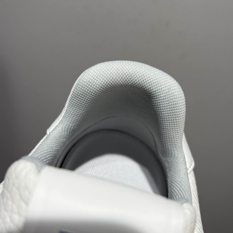 Louis Vuitton Louis Vuitton Trainer Low-Top Sneakers in White -2508 Size US 7.5 / EU 40-41 - 6 Thumbnail