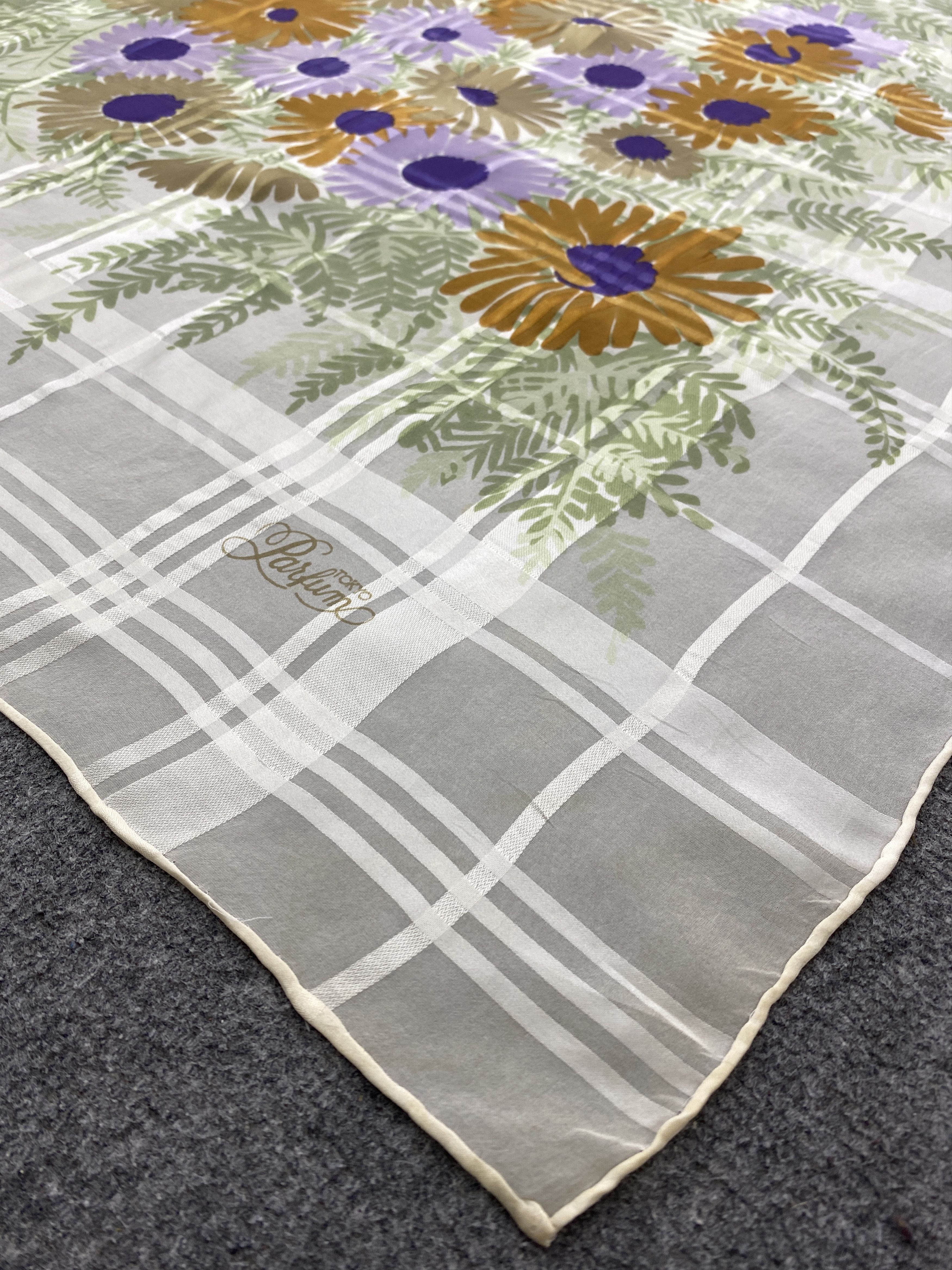 Japanese Brand Vintage Tokyo Parfum Floral Silk Scarf SN0146 Size ONE SIZE - 4 Thumbnail
