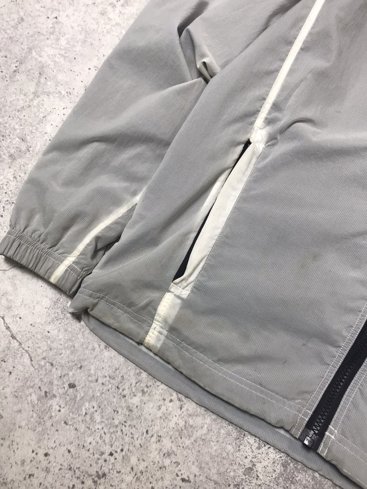 Drake 2021 OVO Globe Logo lightweight windbreaker White Size US M / EU 48-50 / 2 - 12 Thumbnail