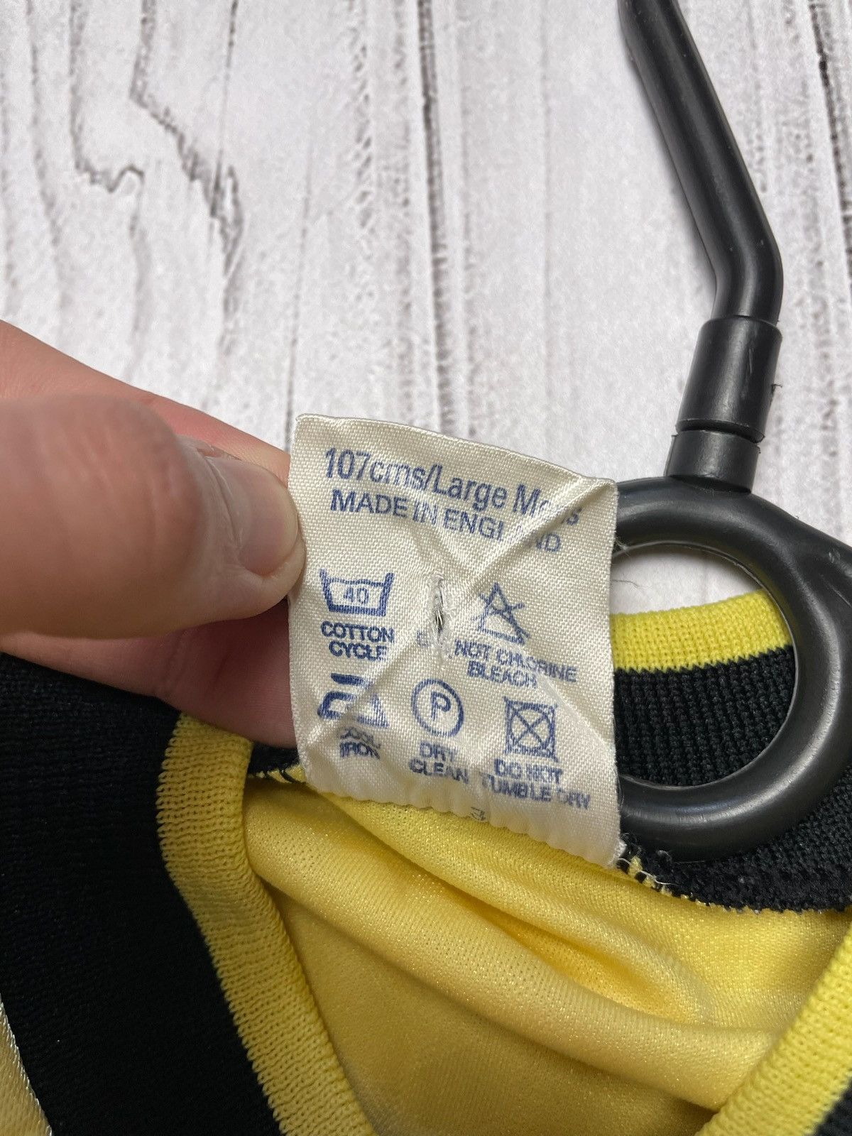 Umbro × Vintage Vintage Umbro monogram soccer jersey rare yellow L Size US L / EU 52-54 / 3 - 4 Thumbnail